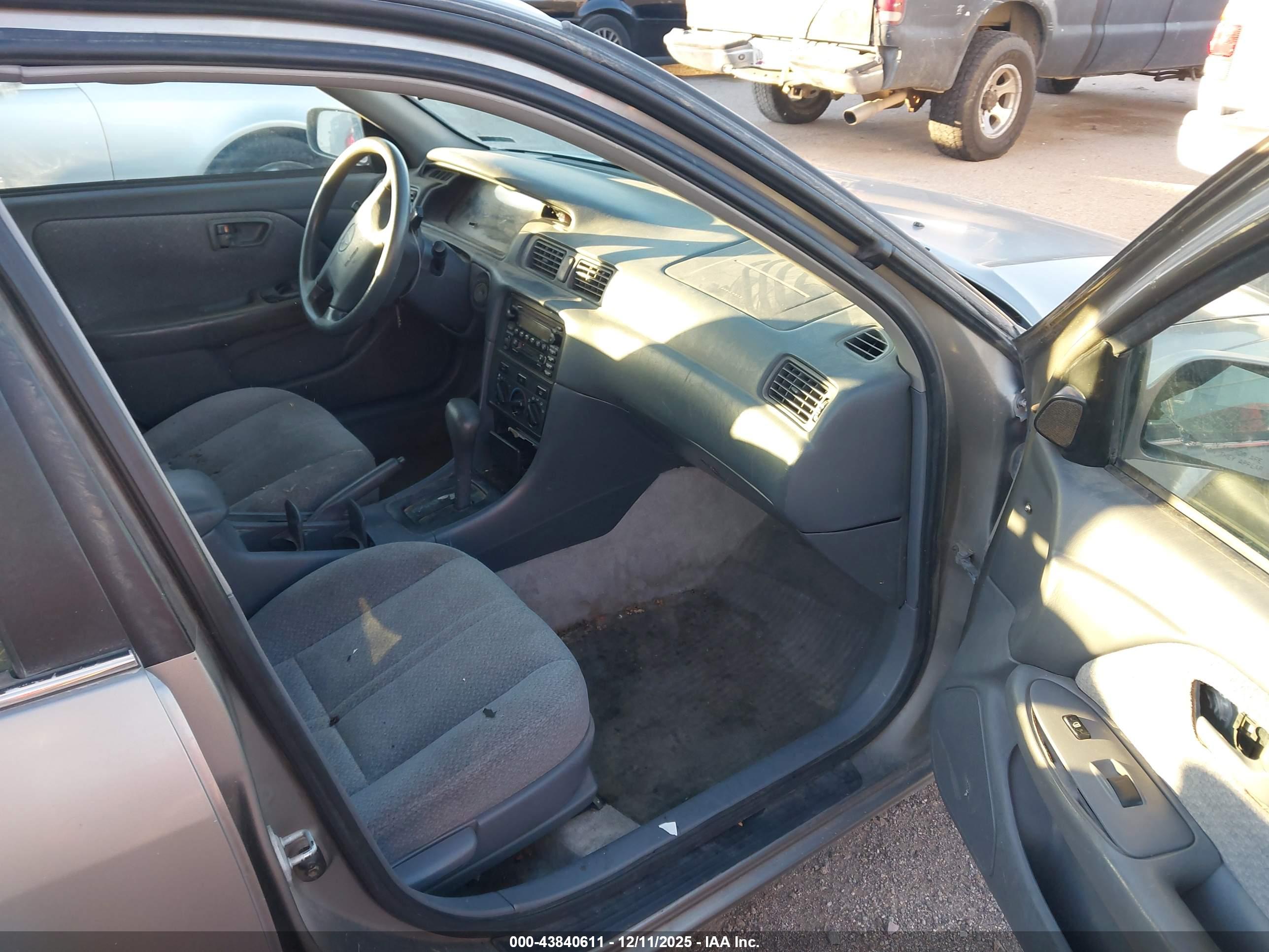 TOYOTA CAMRY image 5