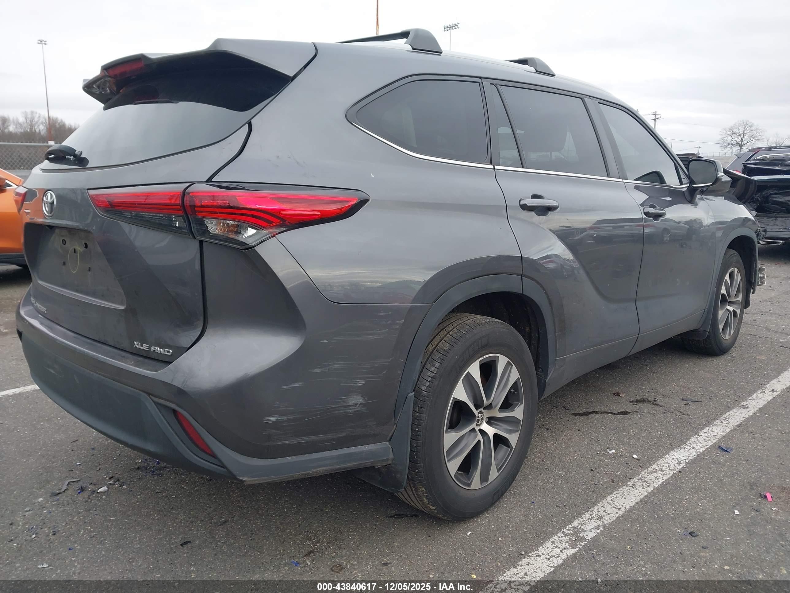 TOYOTA HIGHLANDER image 4