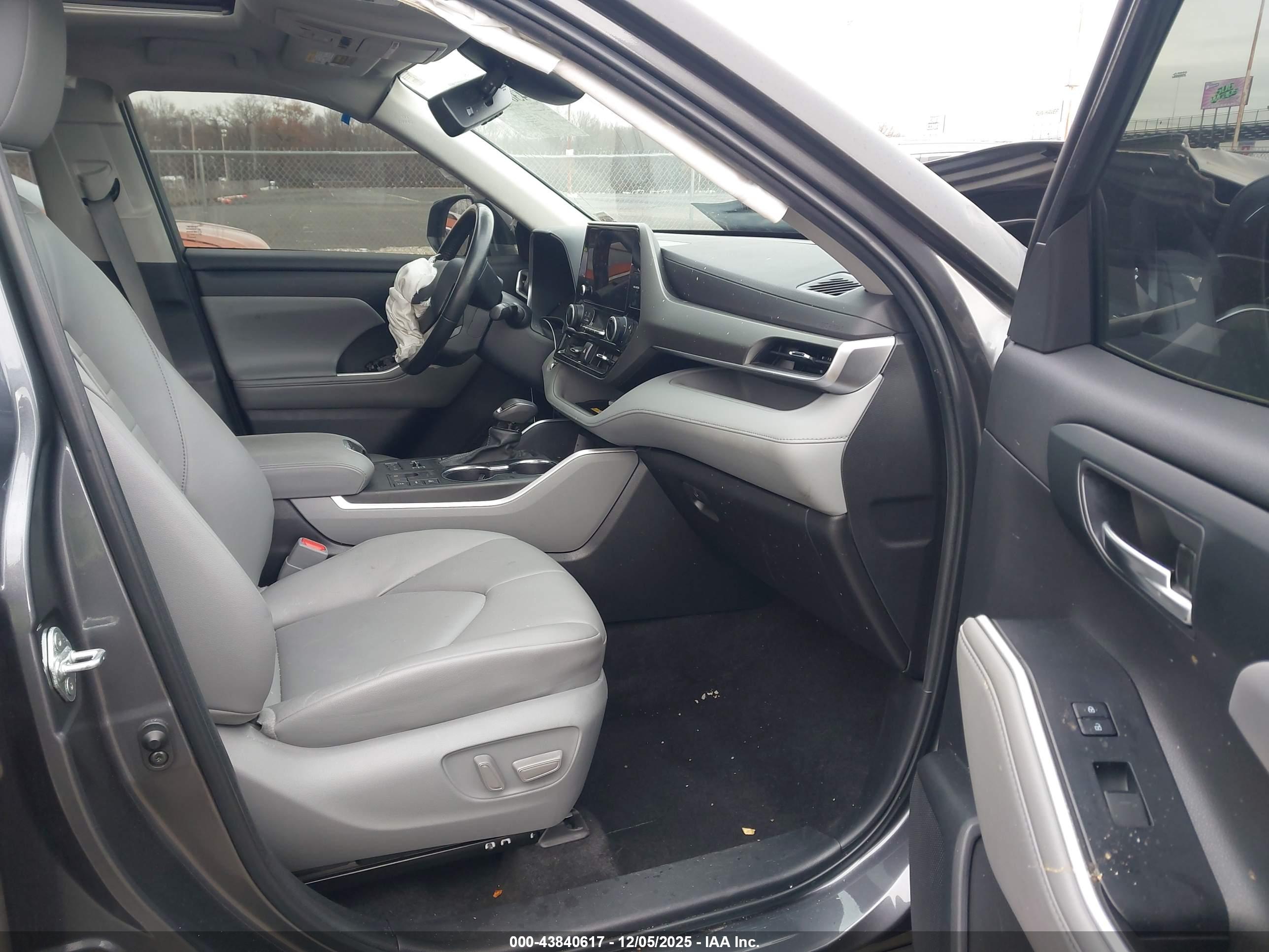 TOYOTA HIGHLANDER image 5