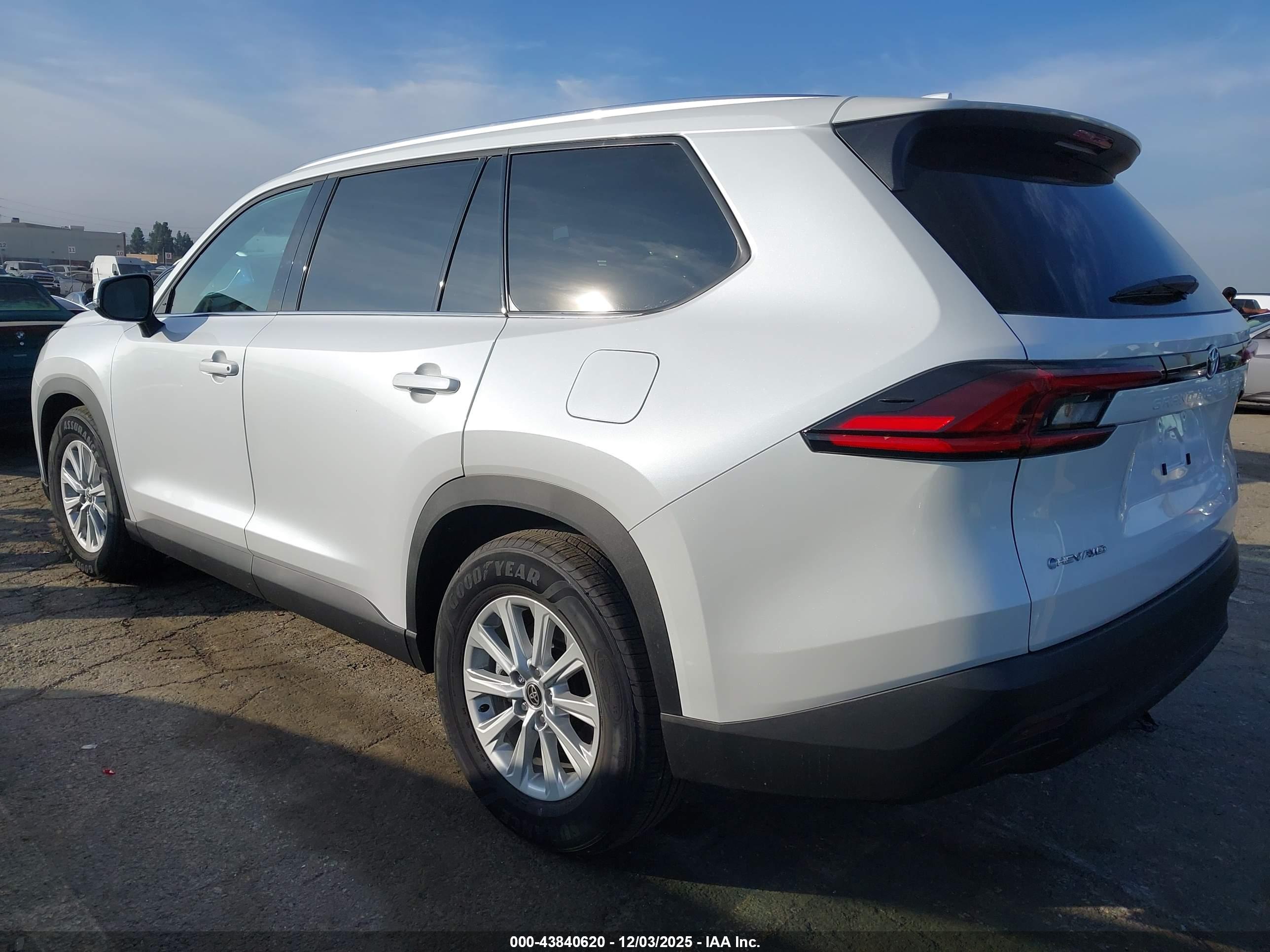 TOYOTA GRAND image 3