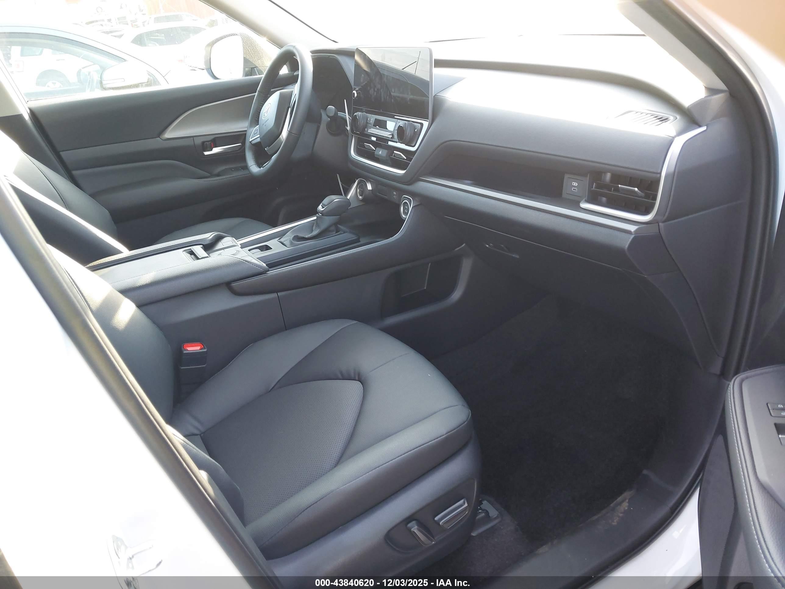 TOYOTA GRAND image 5