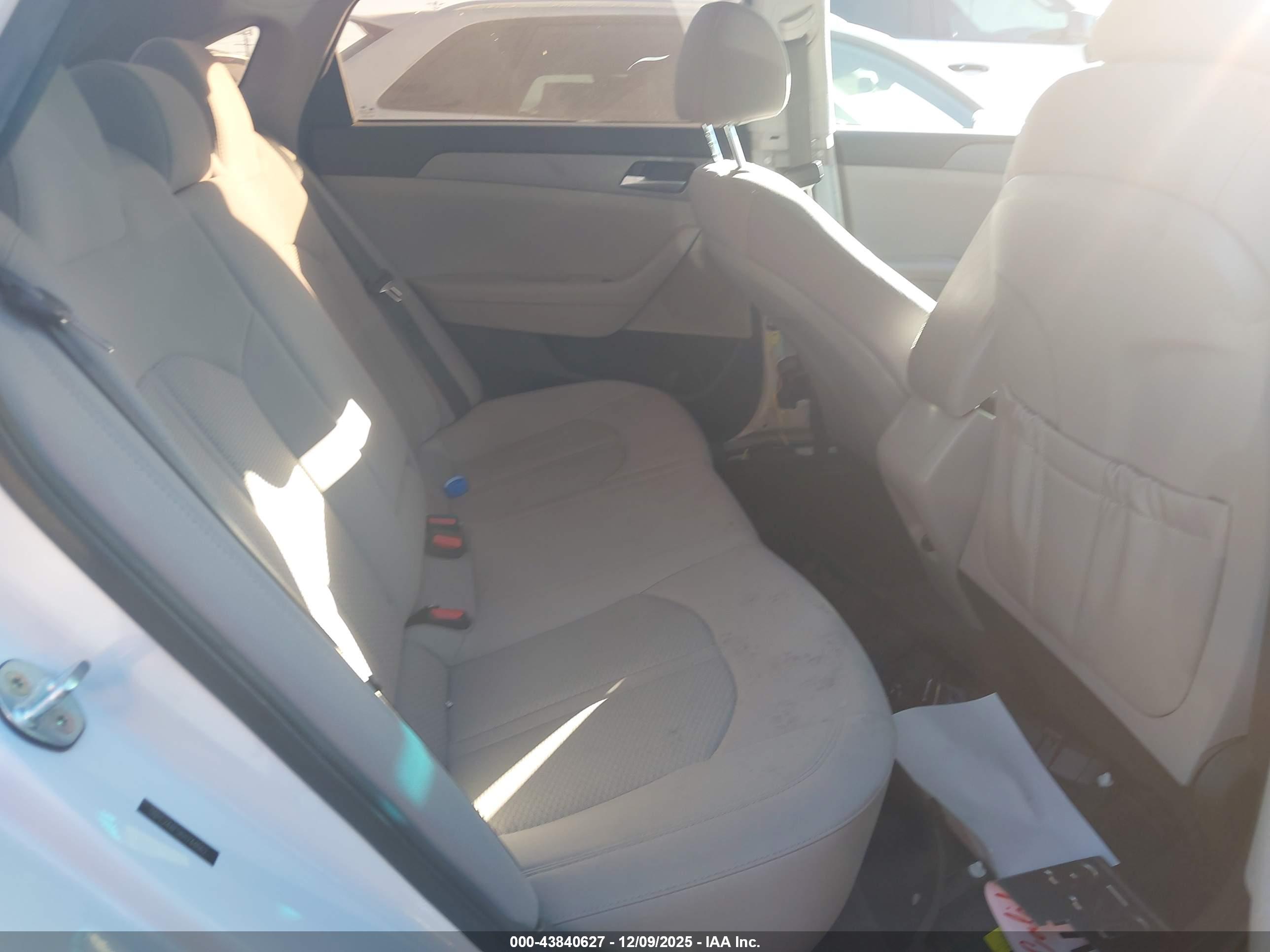 HYUNDAI SONATA image 8