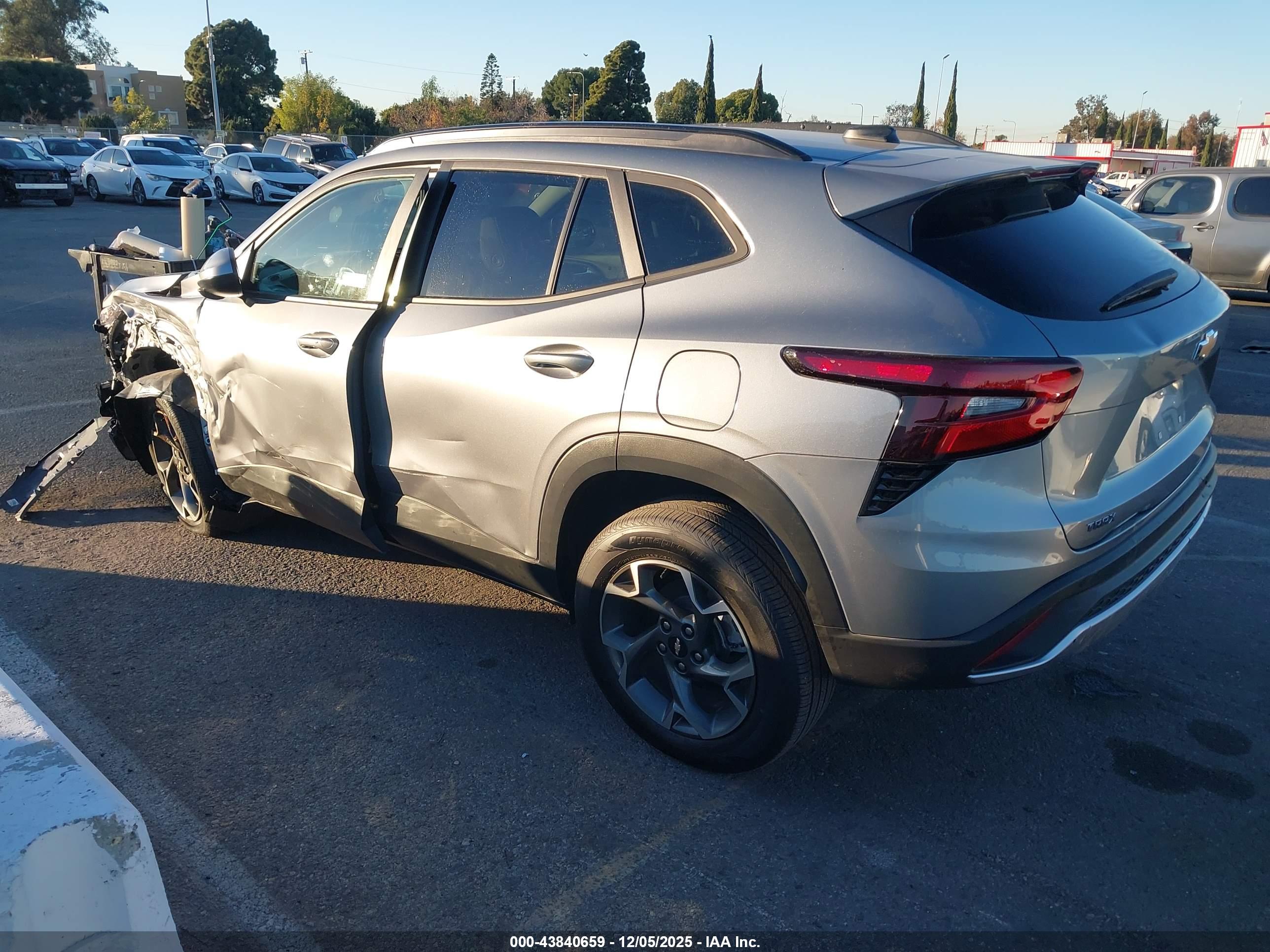 CHEVROLET TRAX image 3