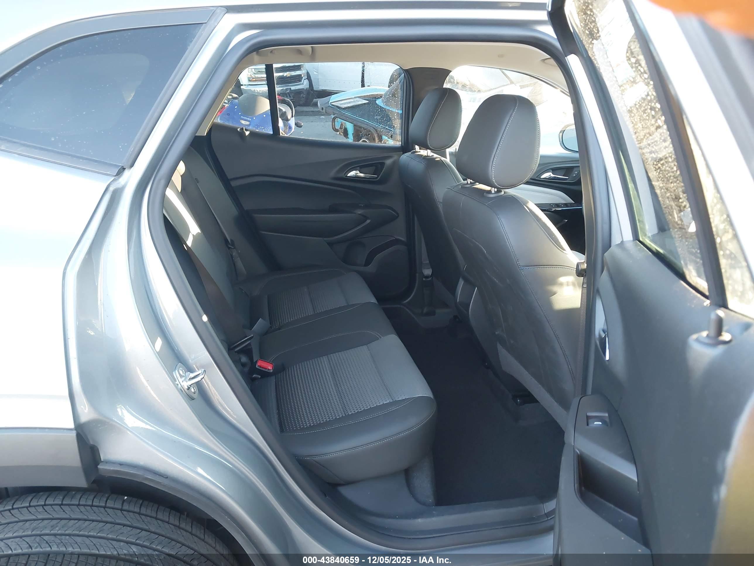 CHEVROLET TRAX image 8