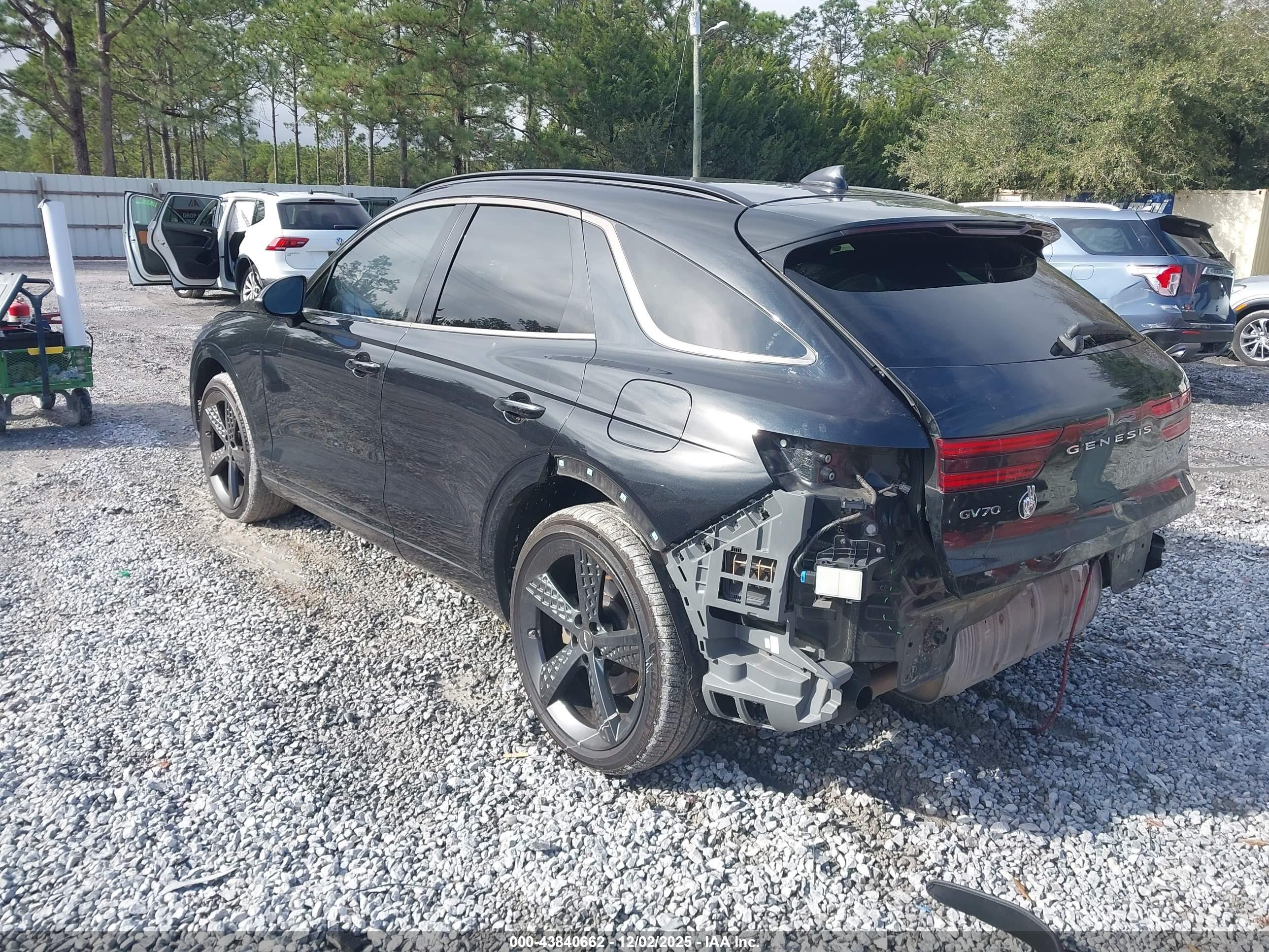 GENESIS GV70 image 3