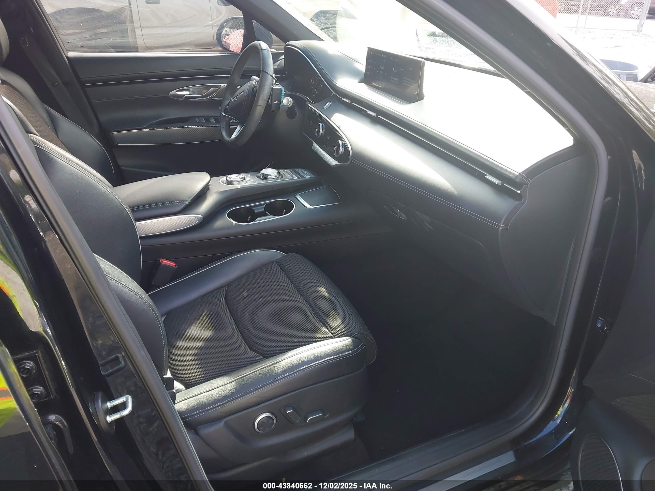 GENESIS GV70 image 5