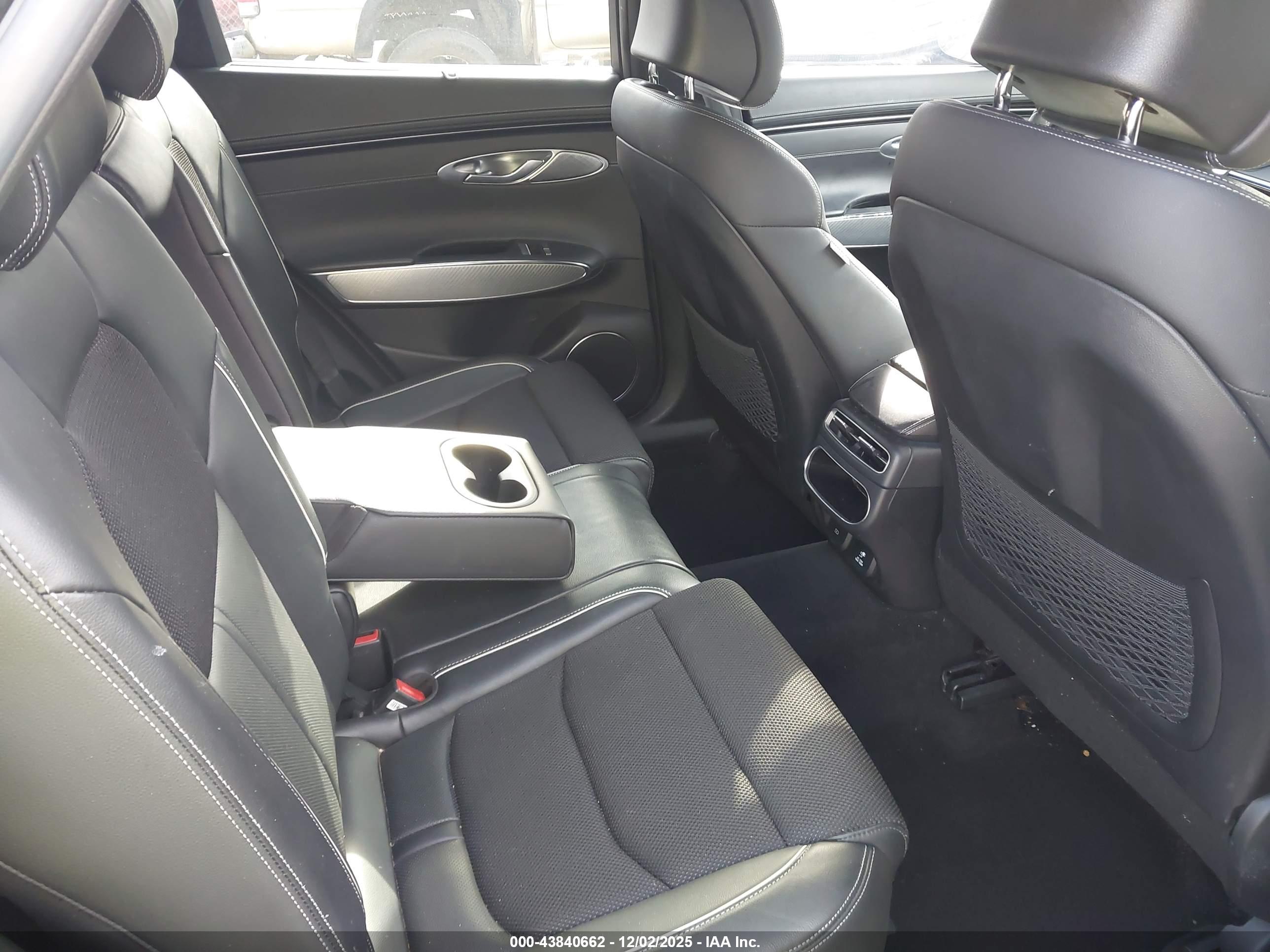 GENESIS GV70 image 8
