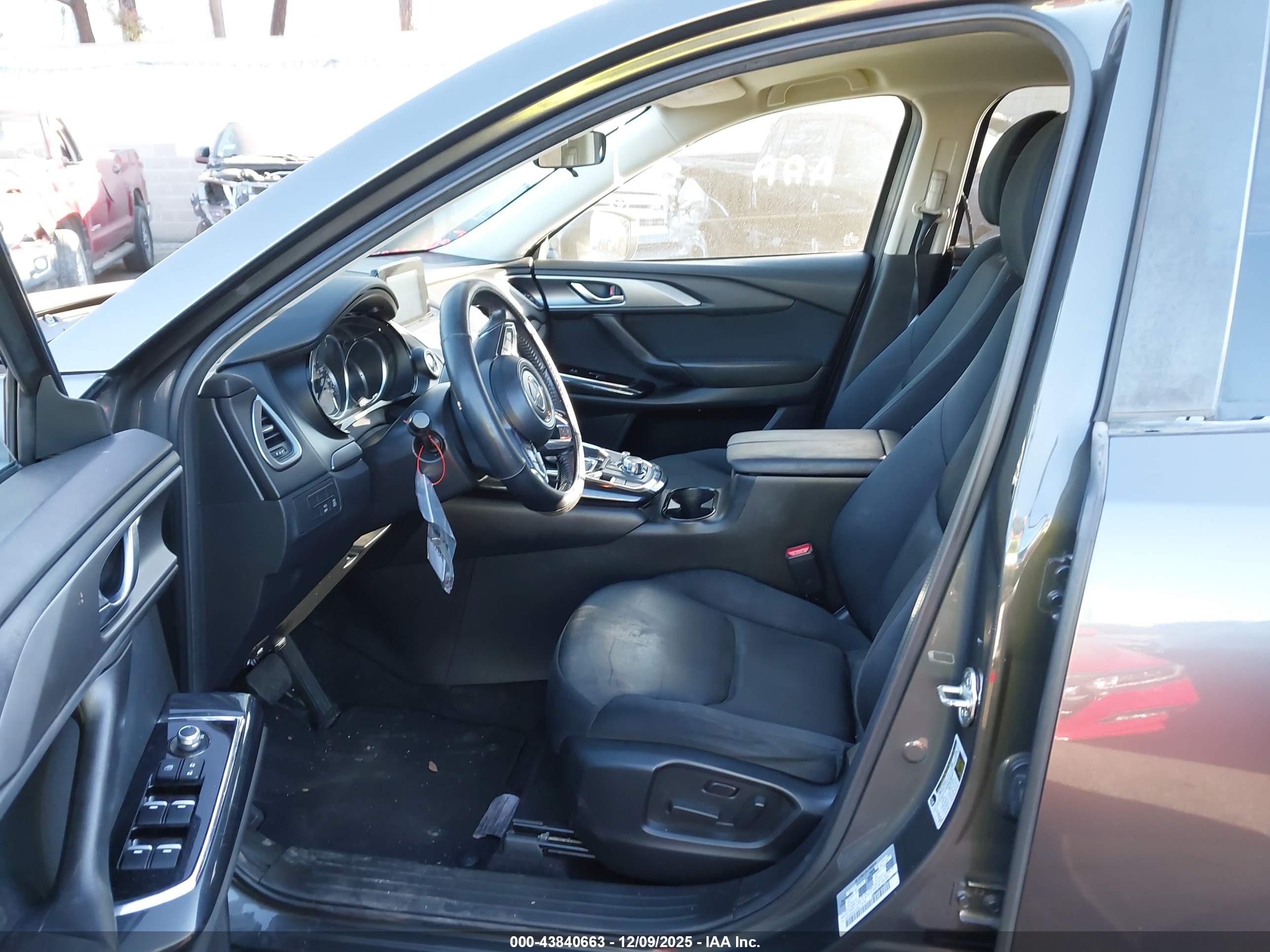 MAZDA CX-9 image 5