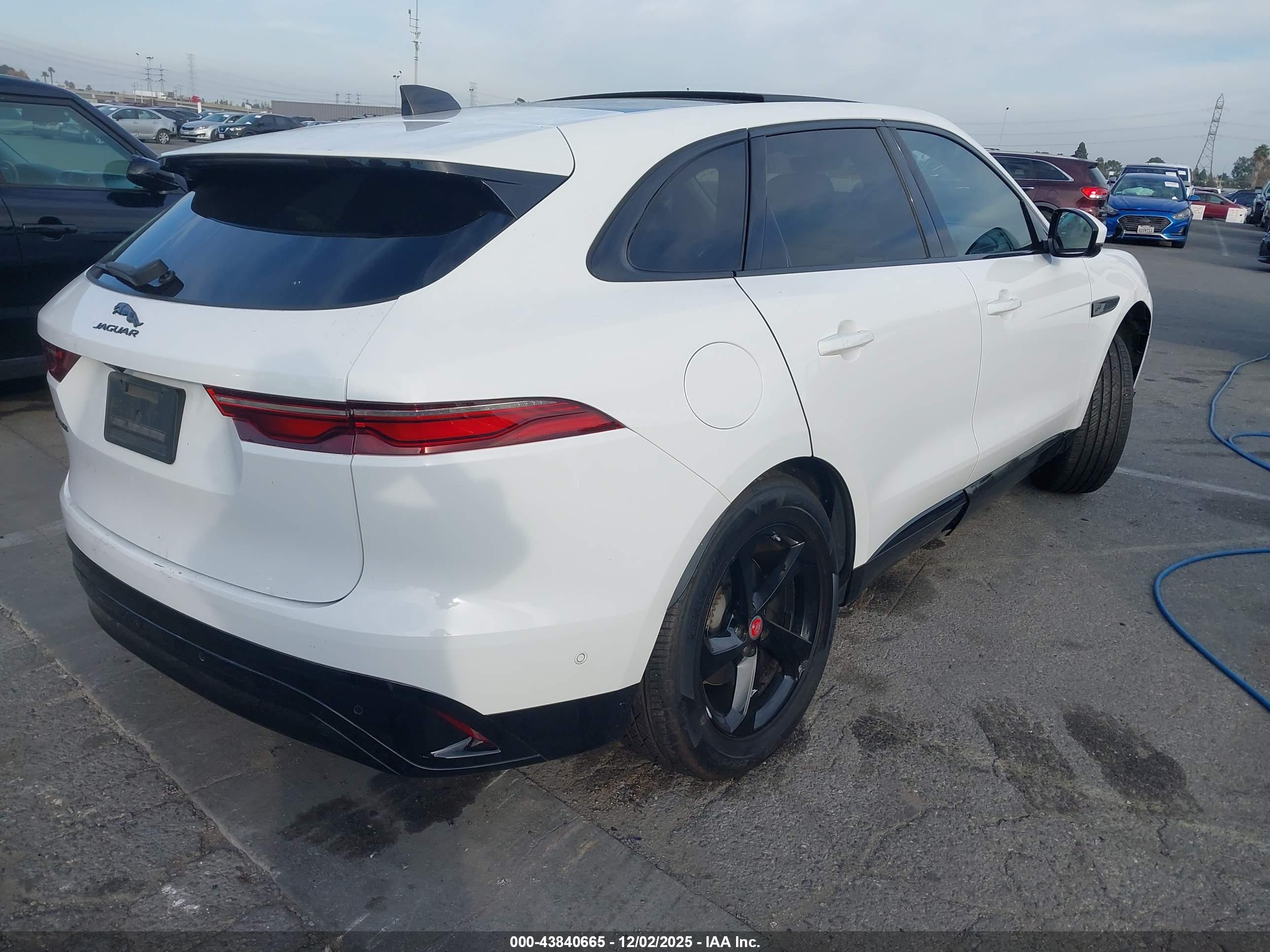 JAGUAR F-PACE image 4