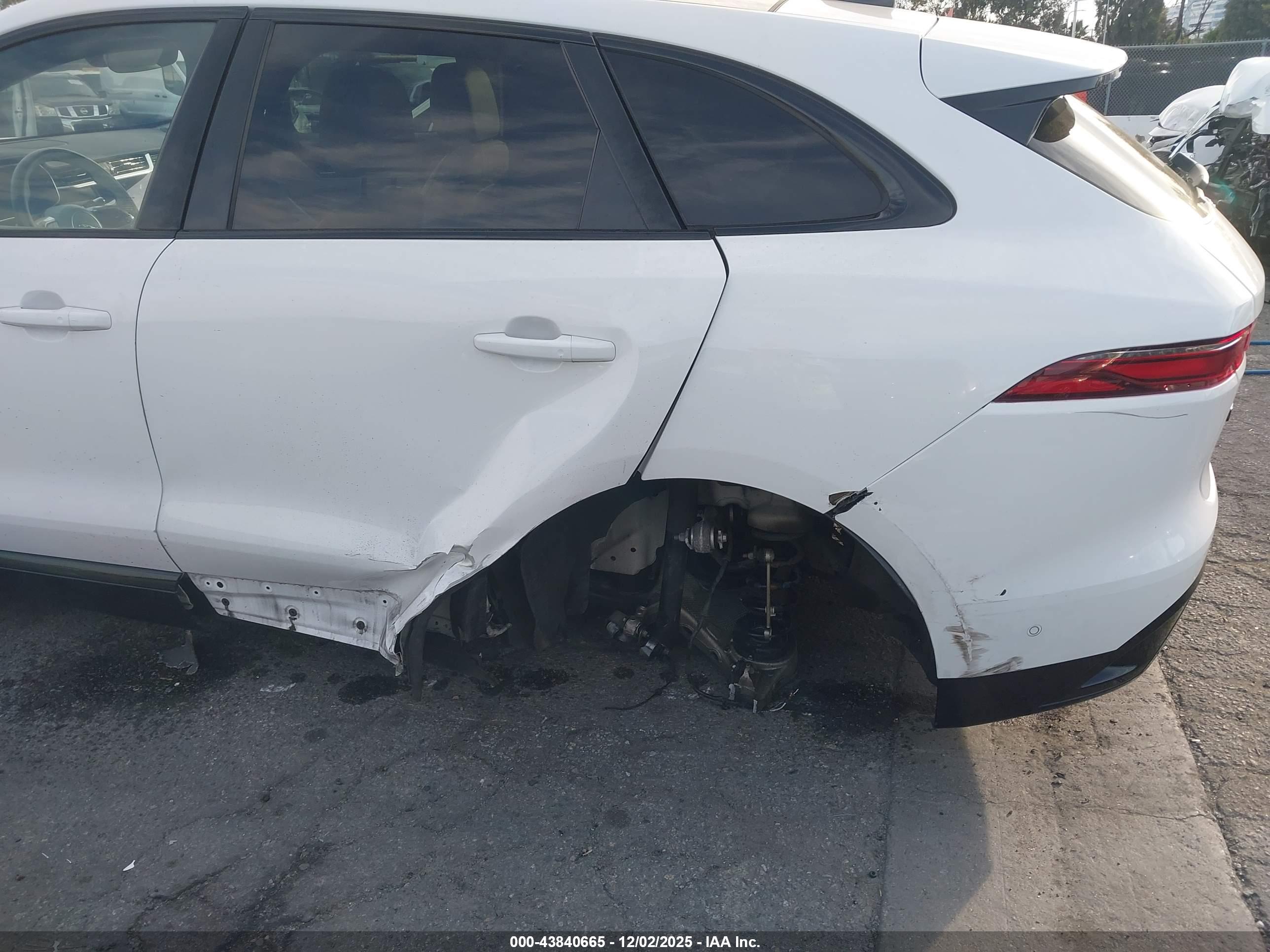 JAGUAR F-PACE image 6