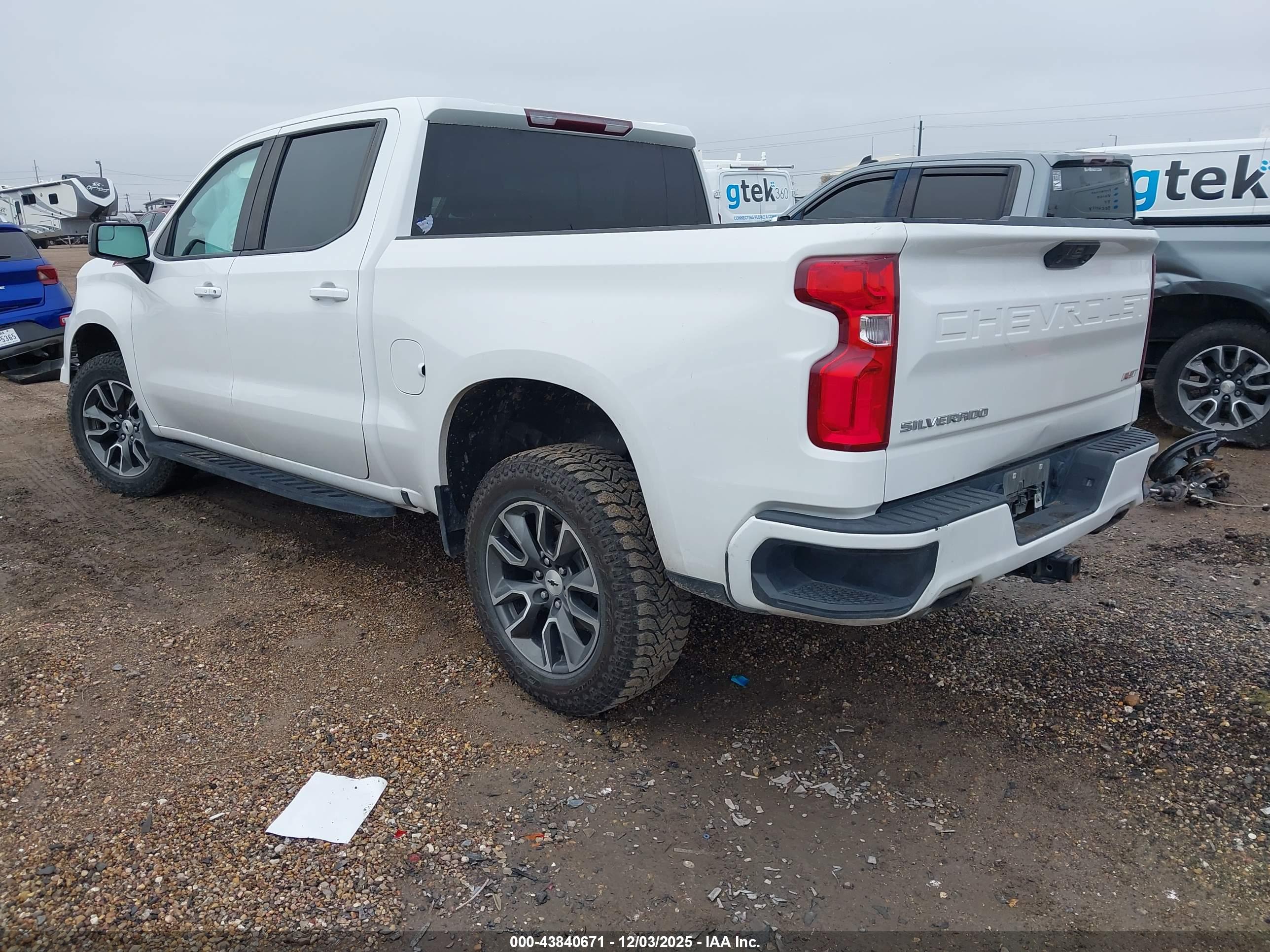 CHEVROLET SILVERADO image 3