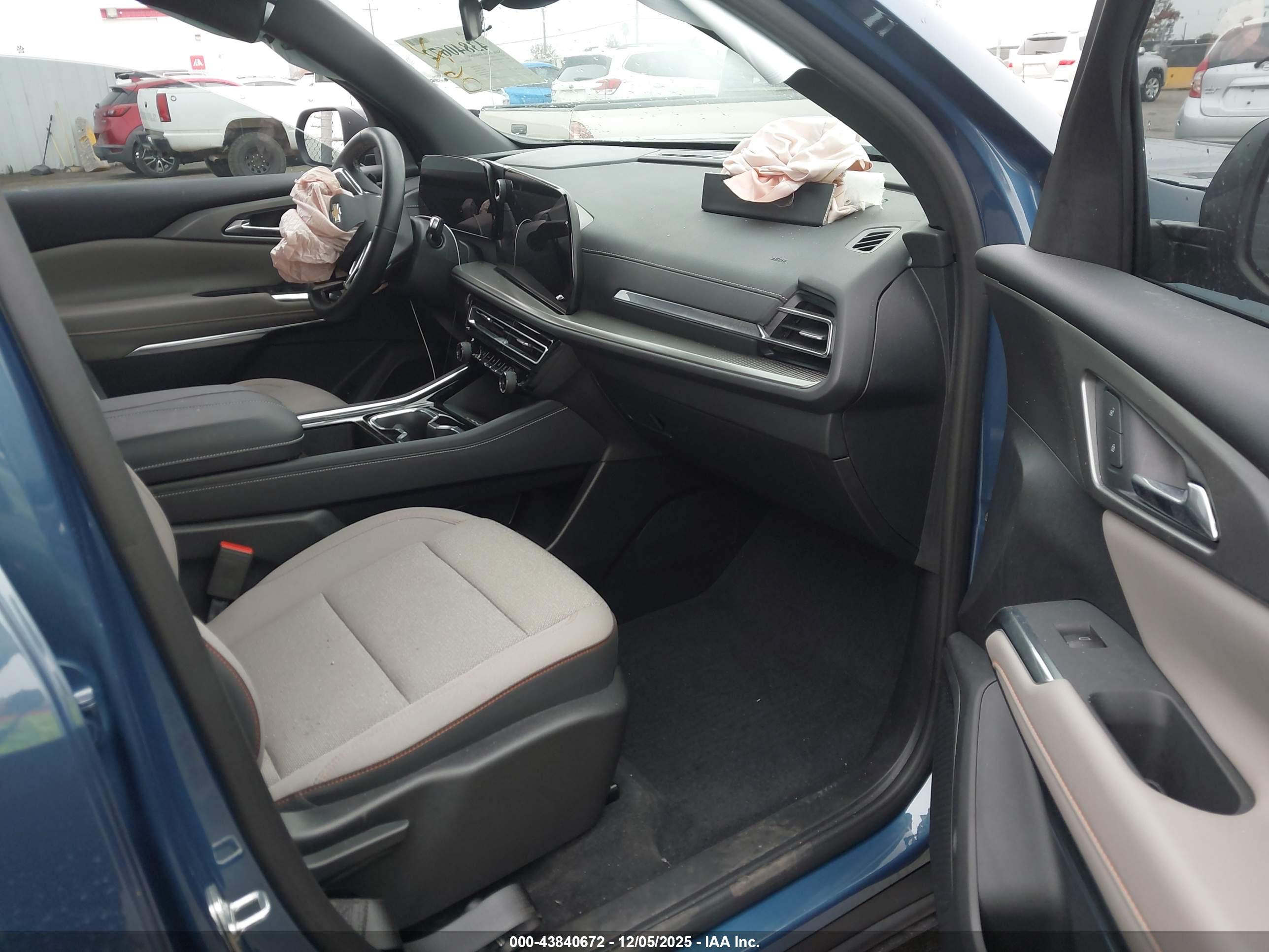 CHEVROLET TRAVERSE image 5