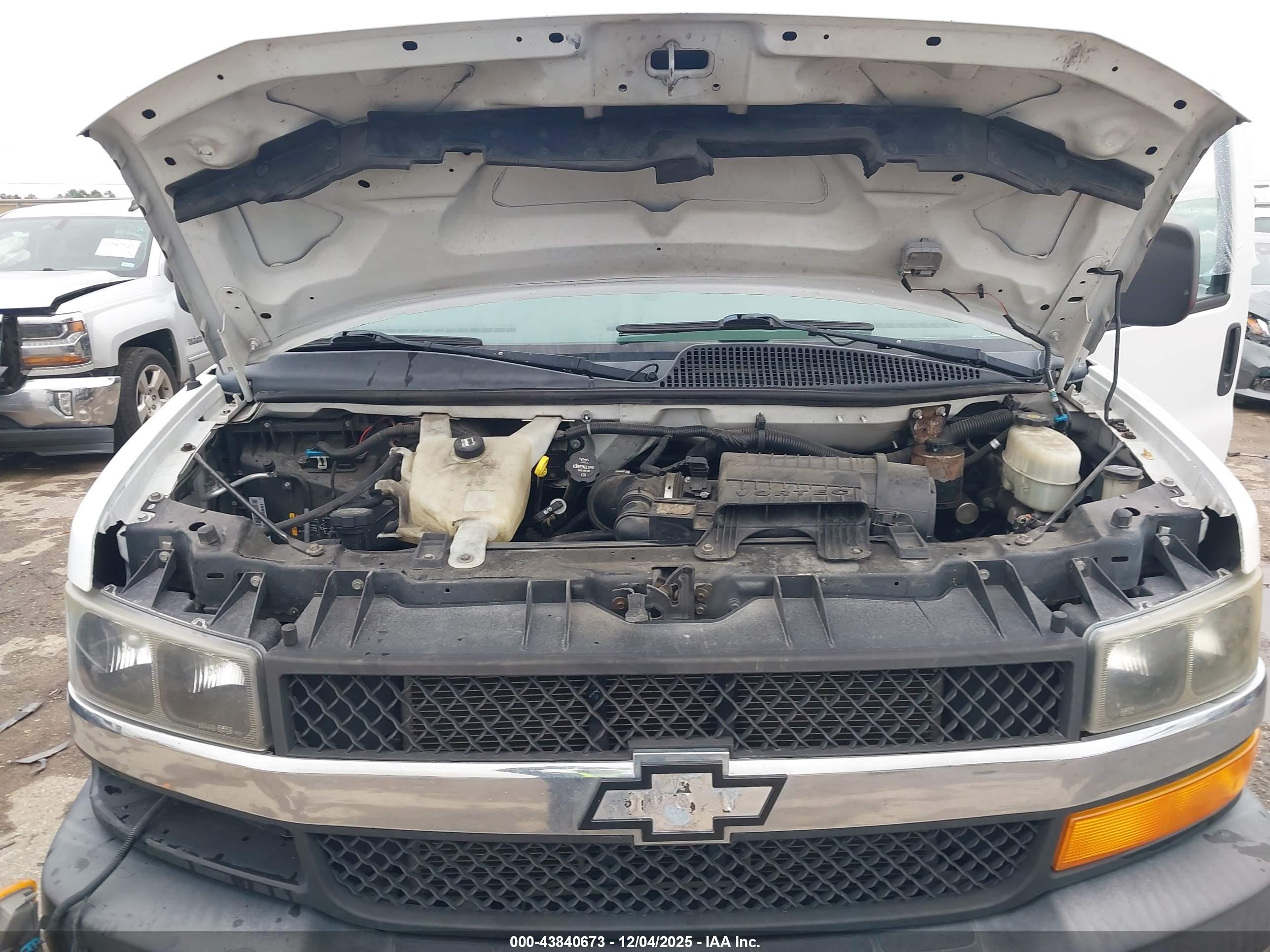 CHEVROLET EXPRESS image 10