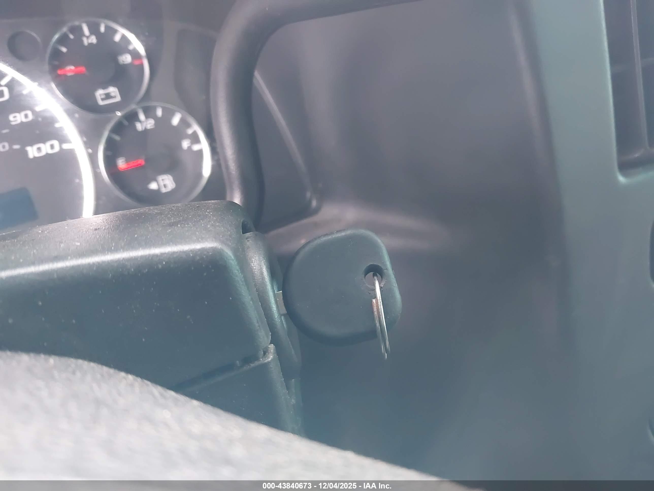 CHEVROLET EXPRESS image 11