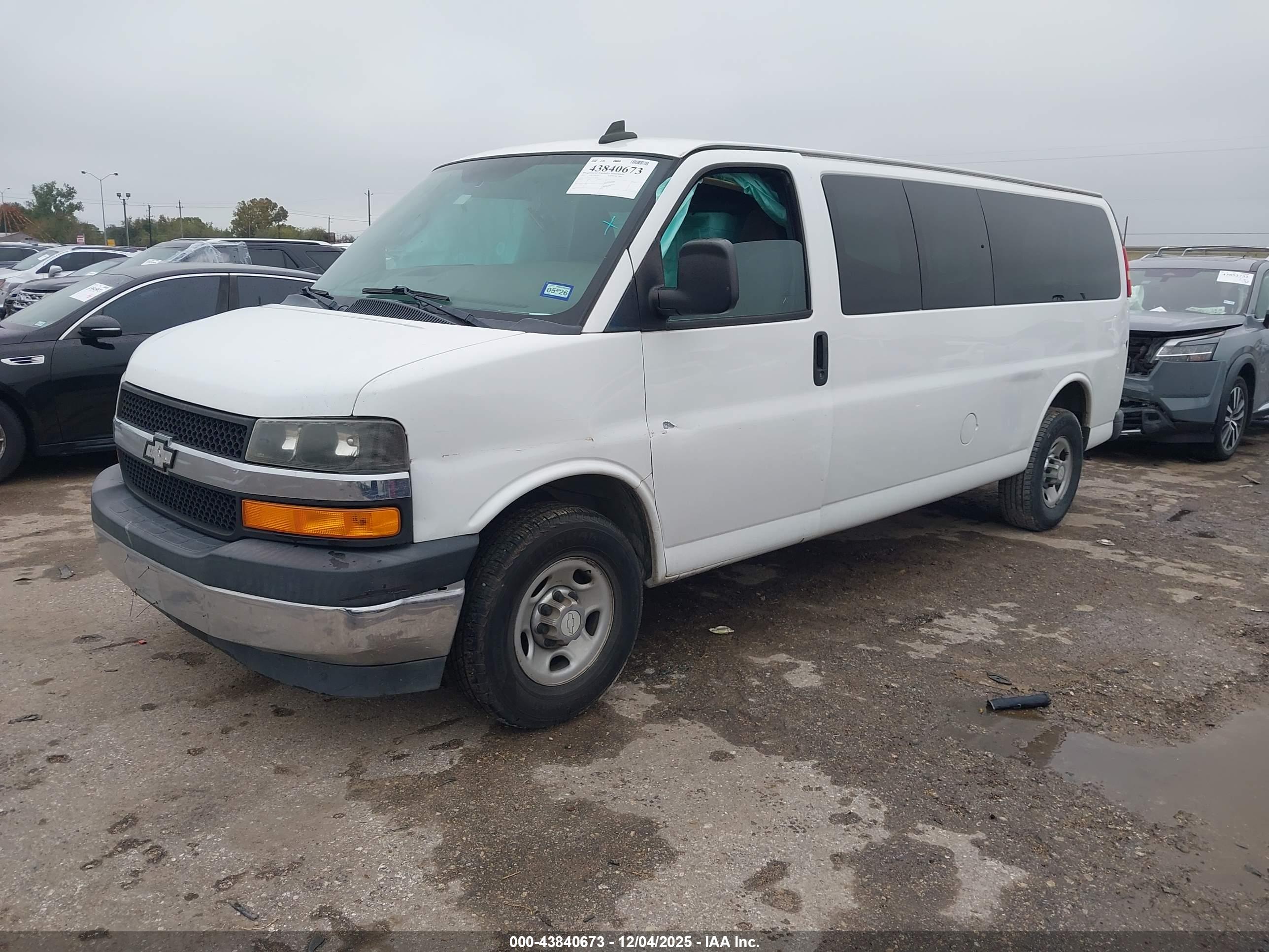 CHEVROLET EXPRESS image 2