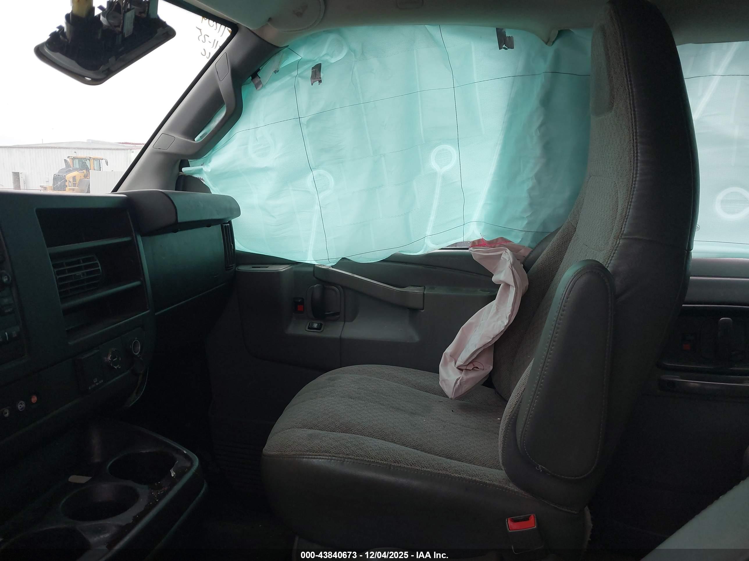 CHEVROLET EXPRESS image 5