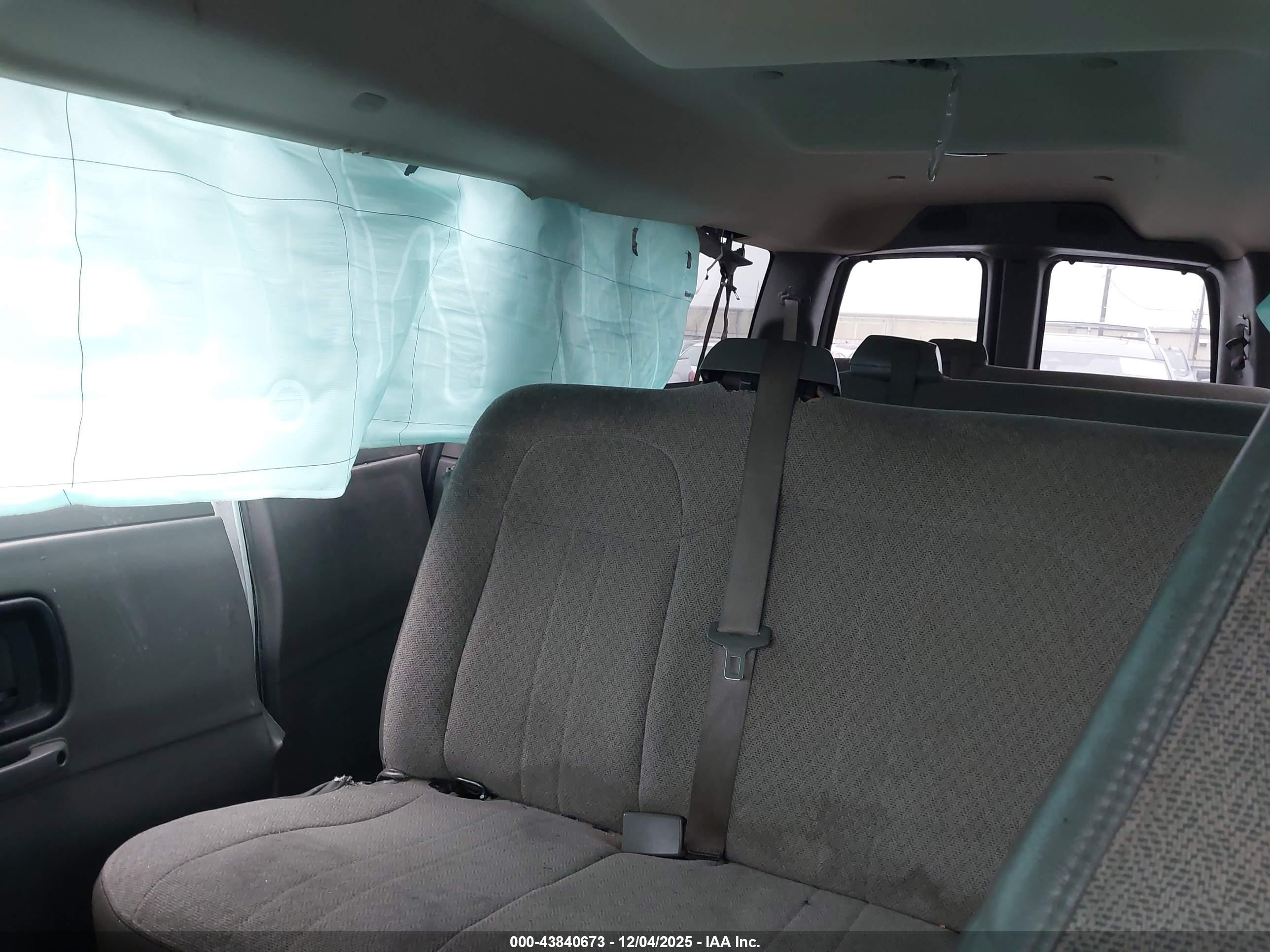 CHEVROLET EXPRESS image 8