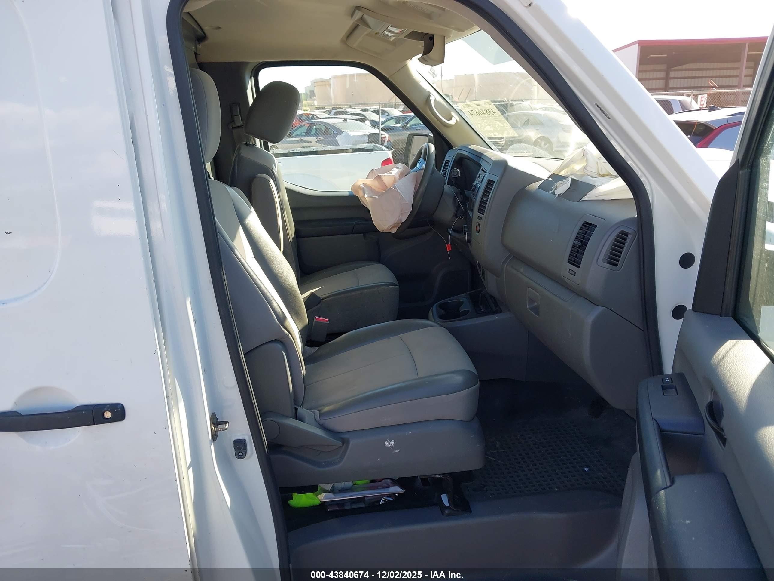 NISSAN NV image 5