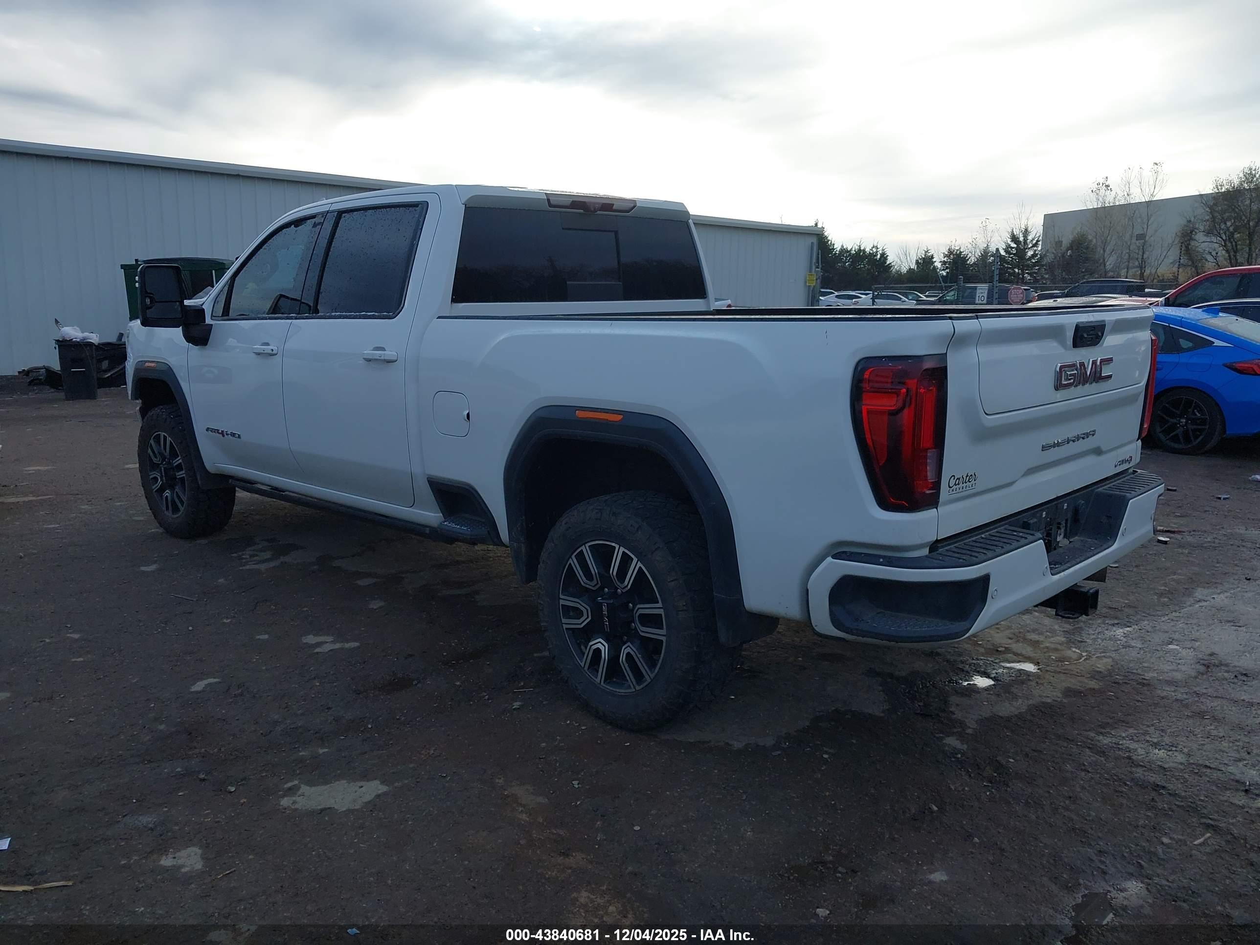 GMC SIERRA image 3