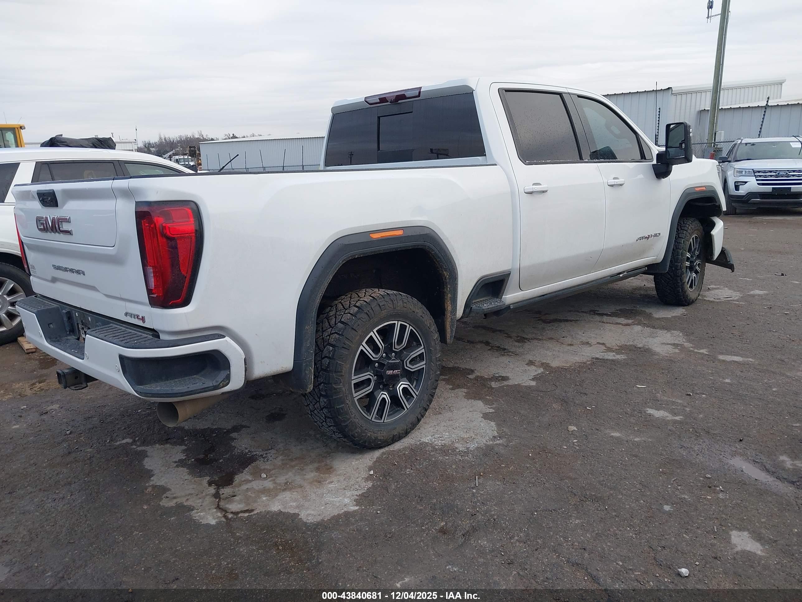 GMC SIERRA image 4