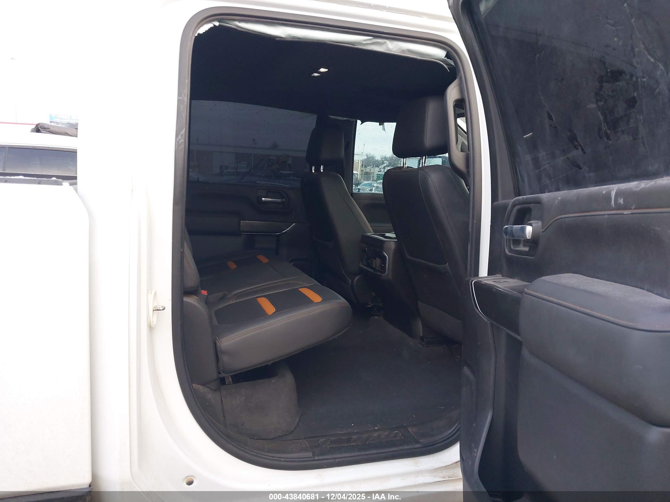 GMC SIERRA image 8