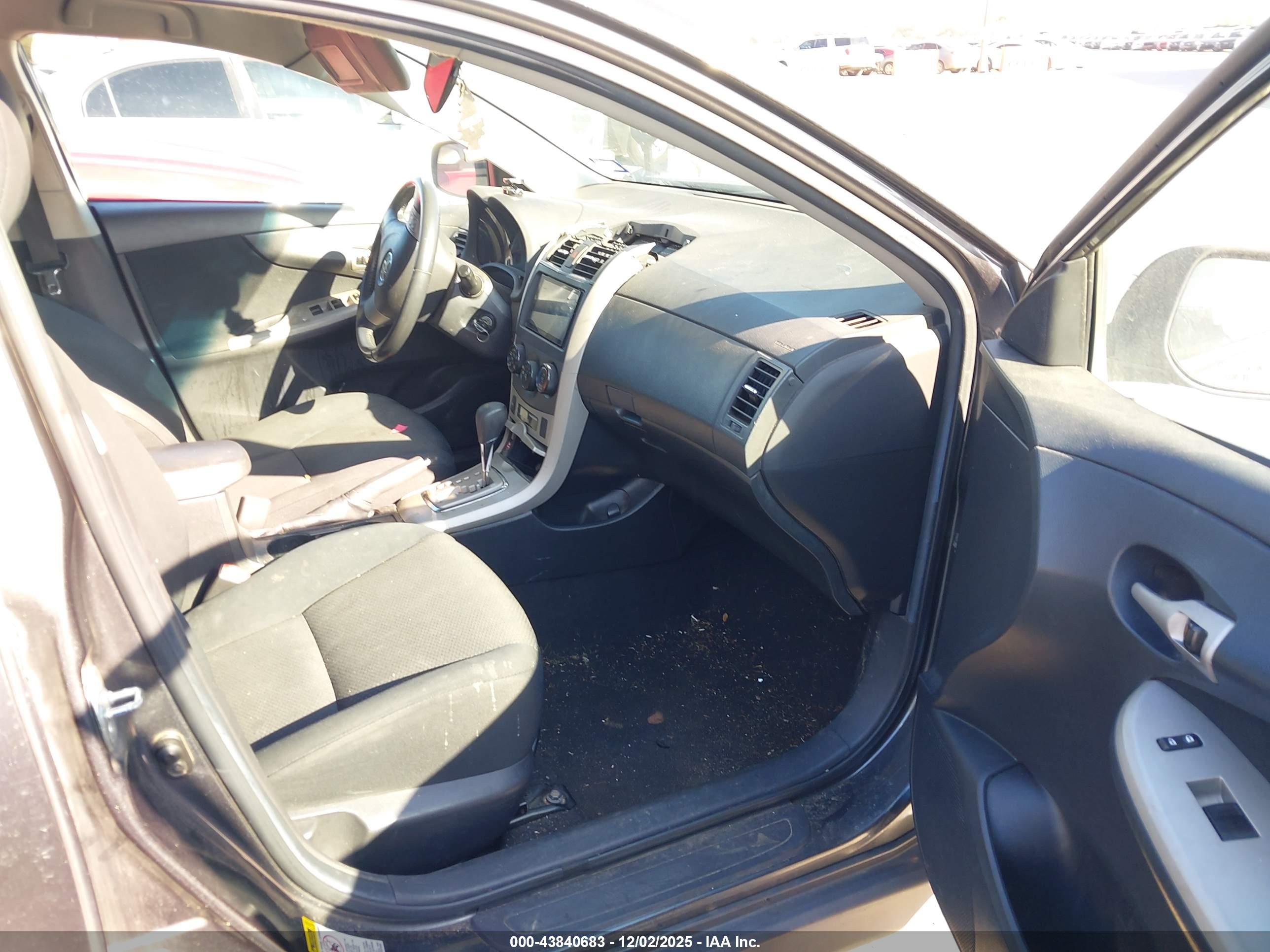 TOYOTA COROLLA image 5
