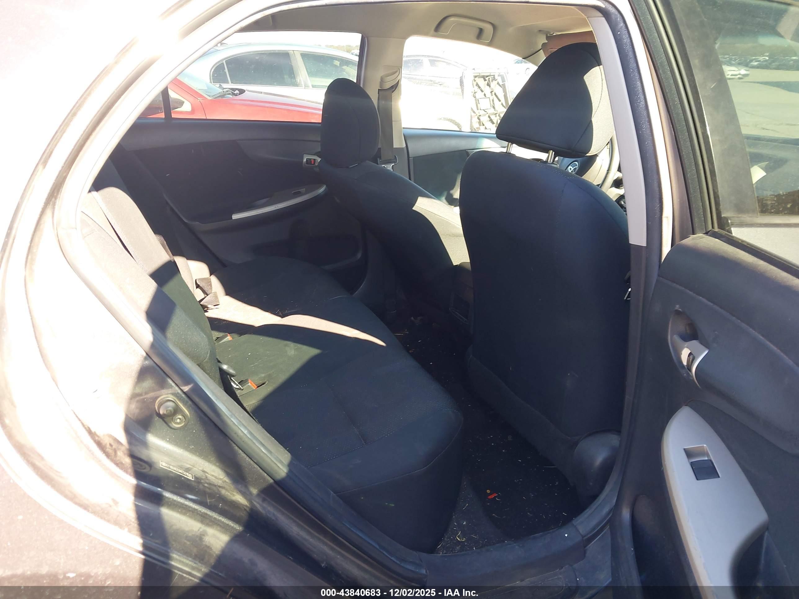 TOYOTA COROLLA image 8