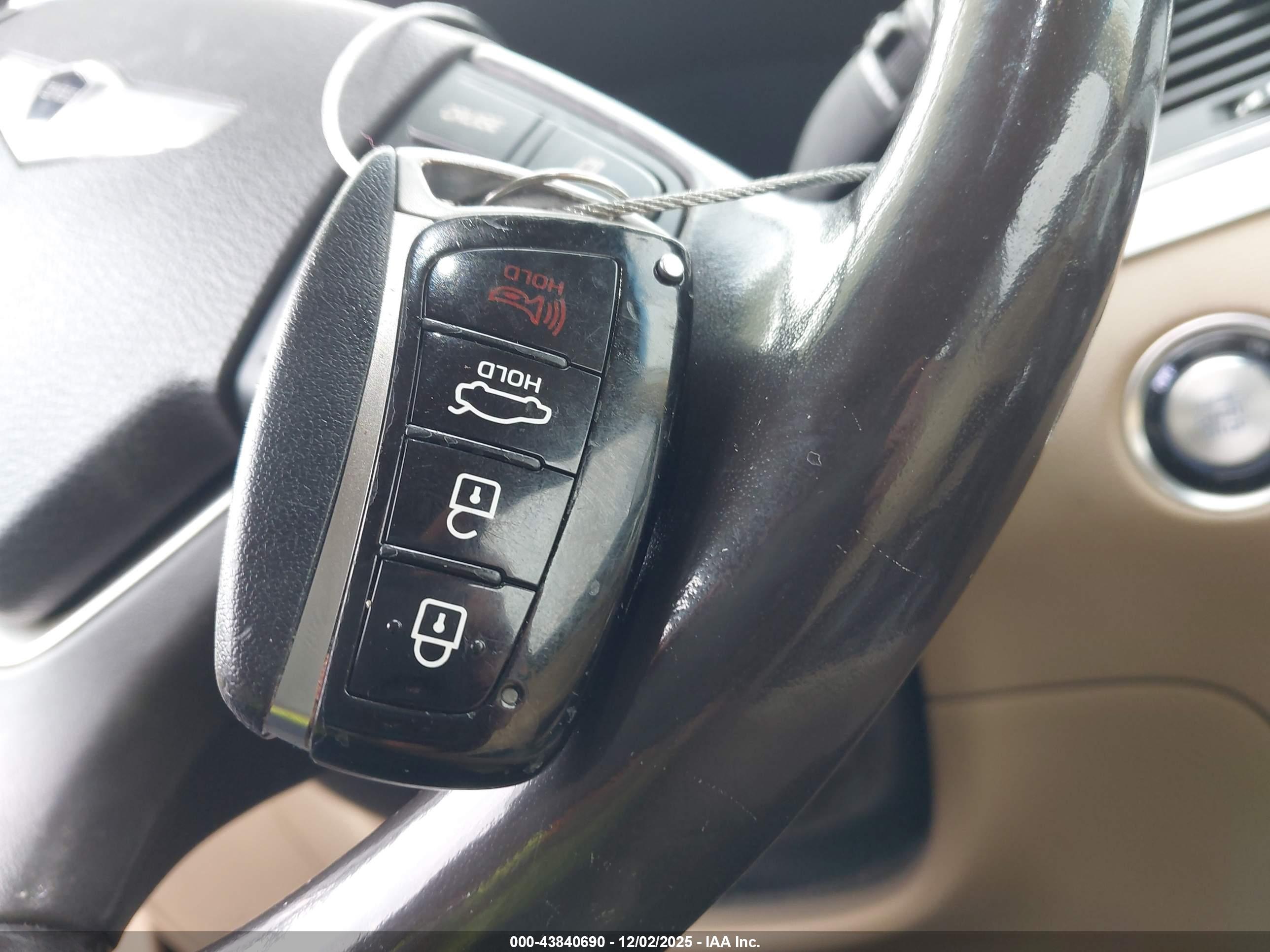 HYUNDAI GENESIS image 11