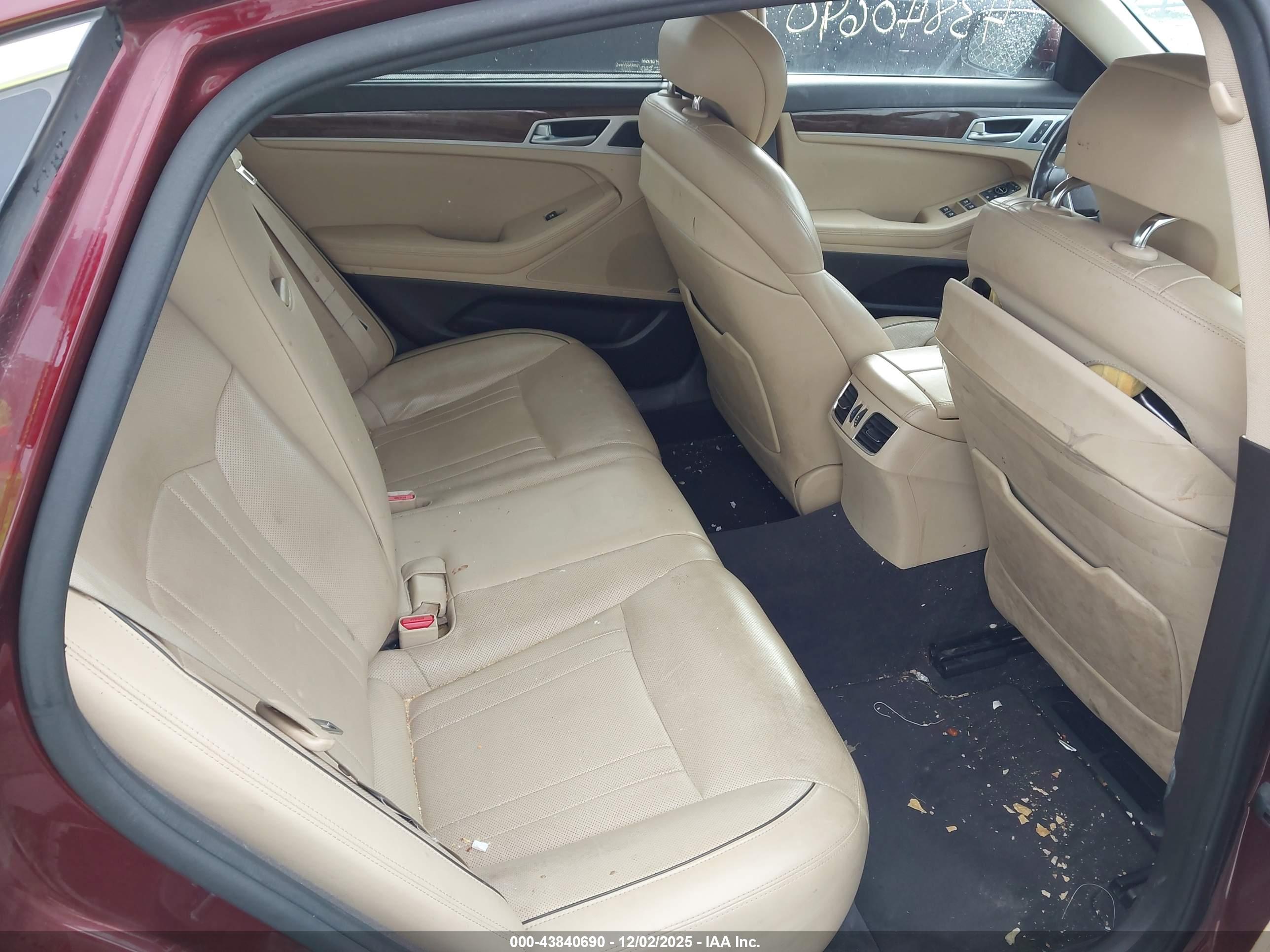 HYUNDAI GENESIS image 8