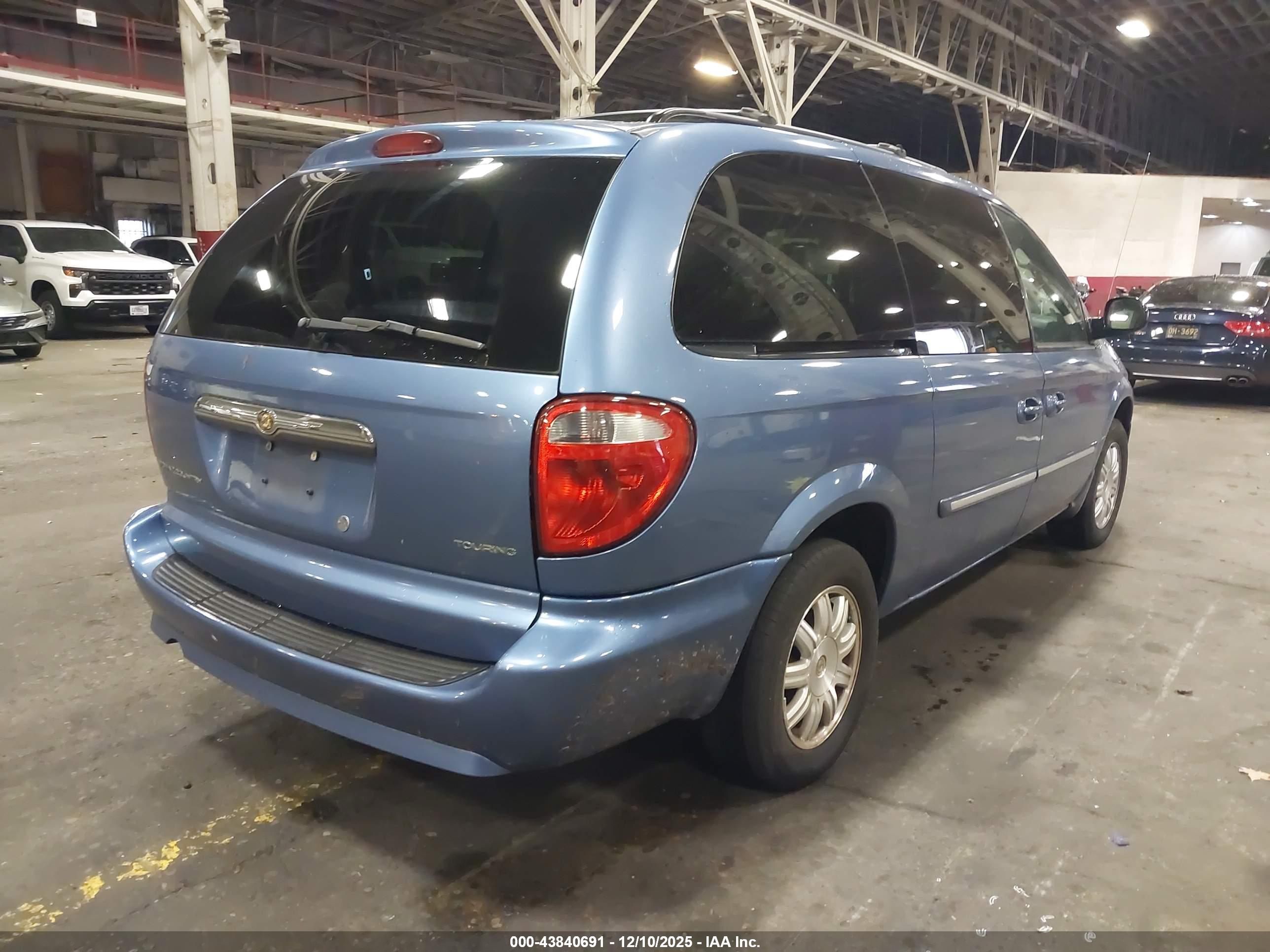 CHRYSLER TOWN image 4