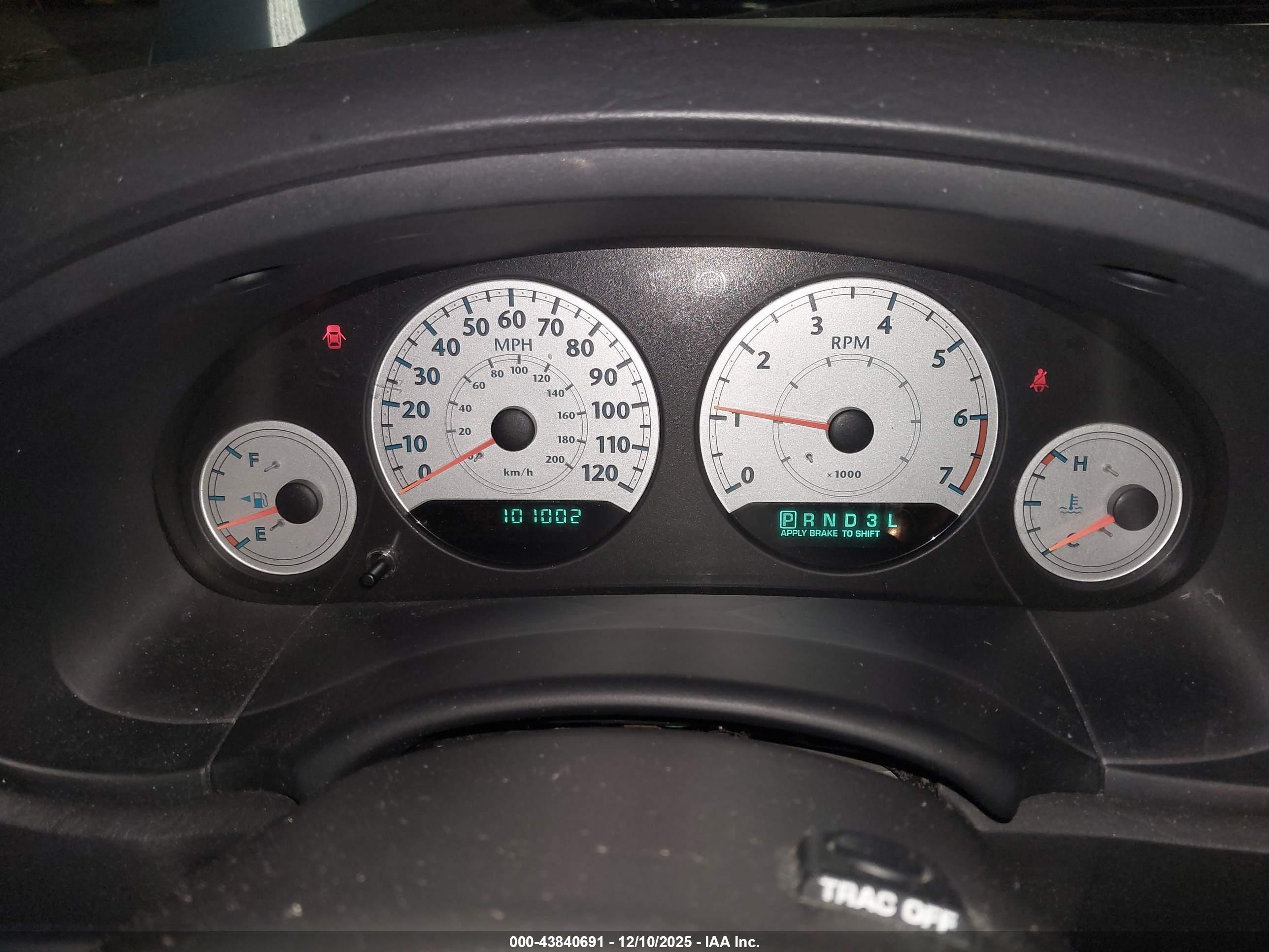 CHRYSLER TOWN image 7