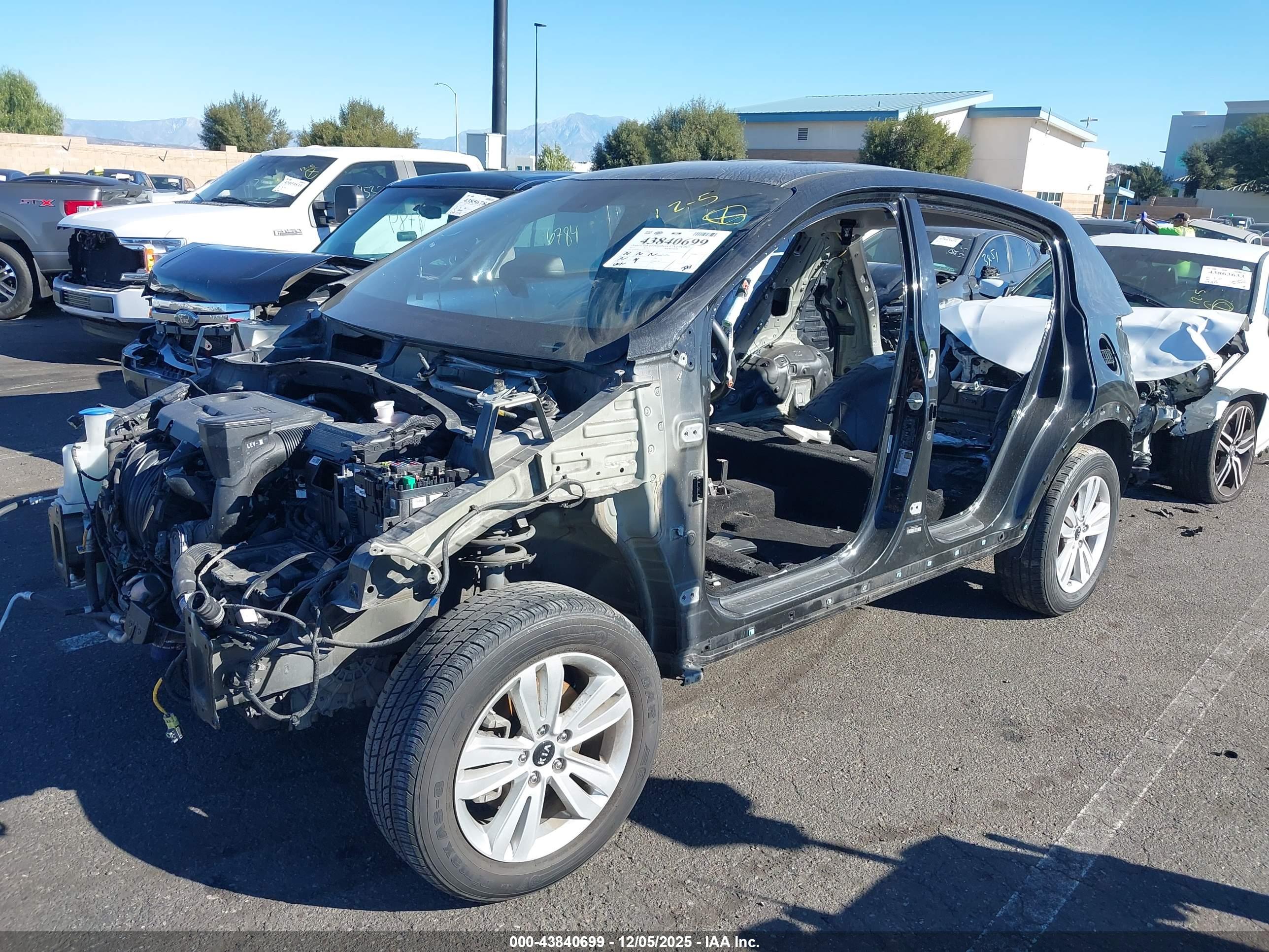 KIA SPORTAGE image 2