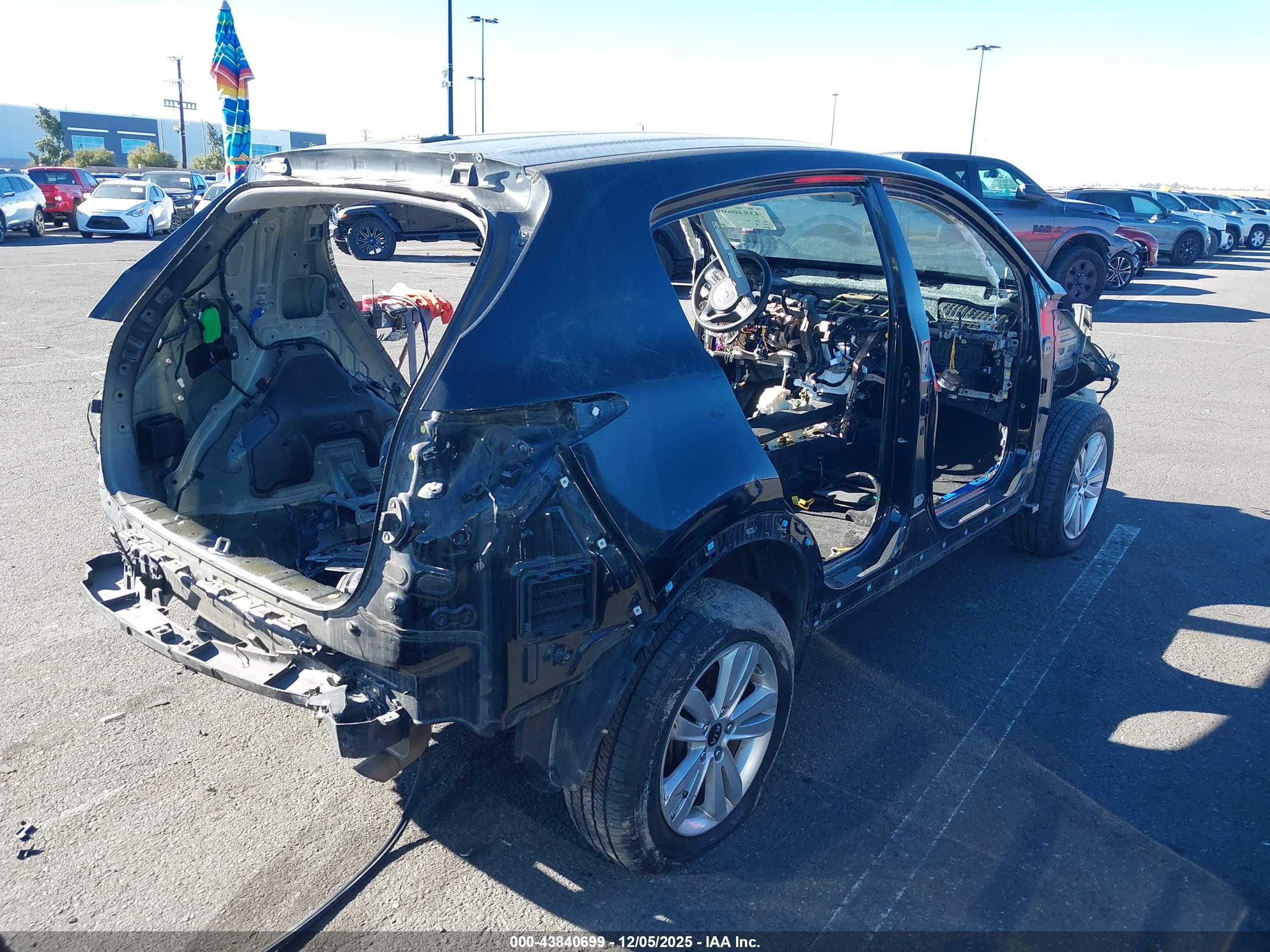 KIA SPORTAGE image 4