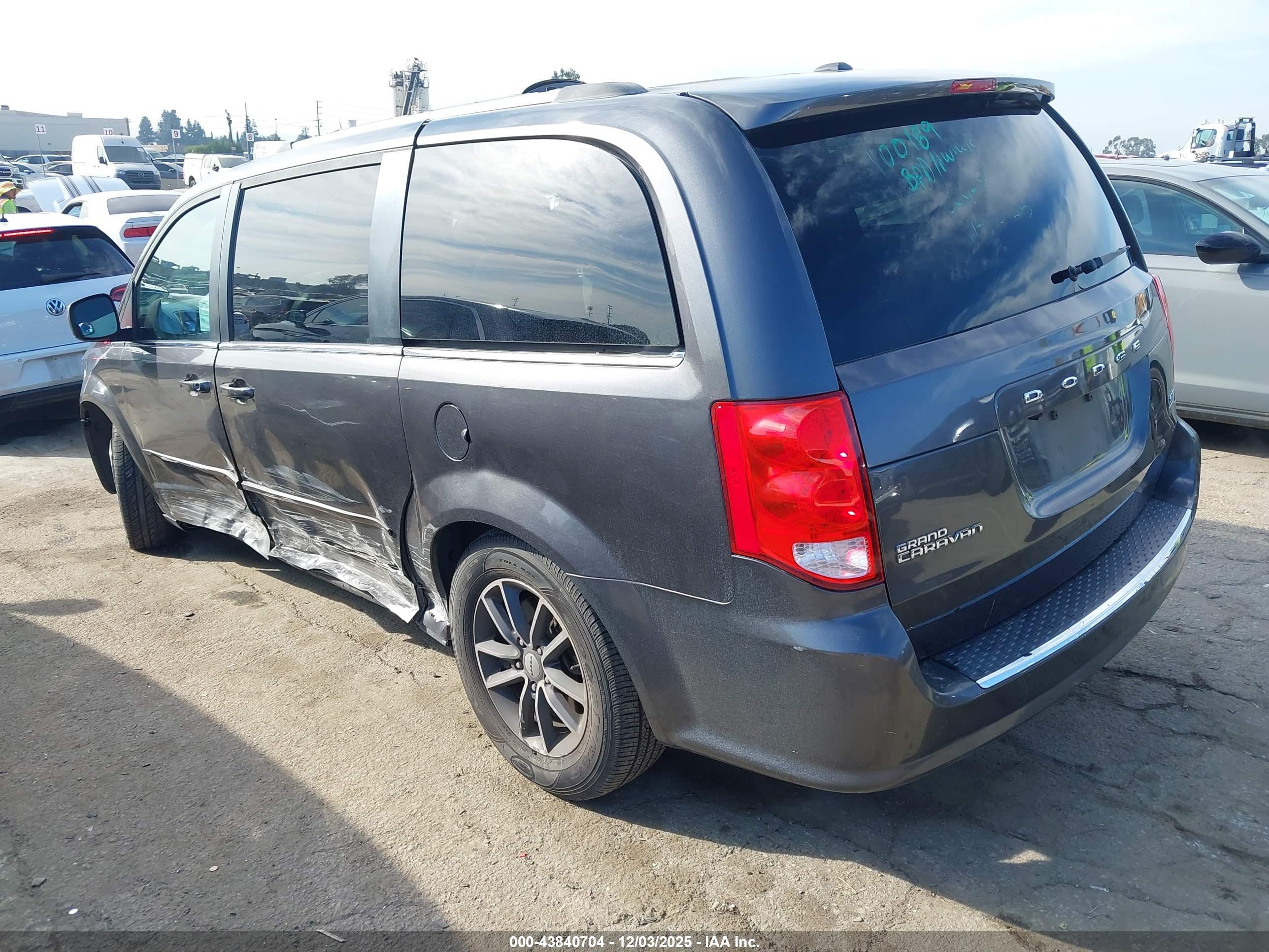 DODGE GRAND image 3