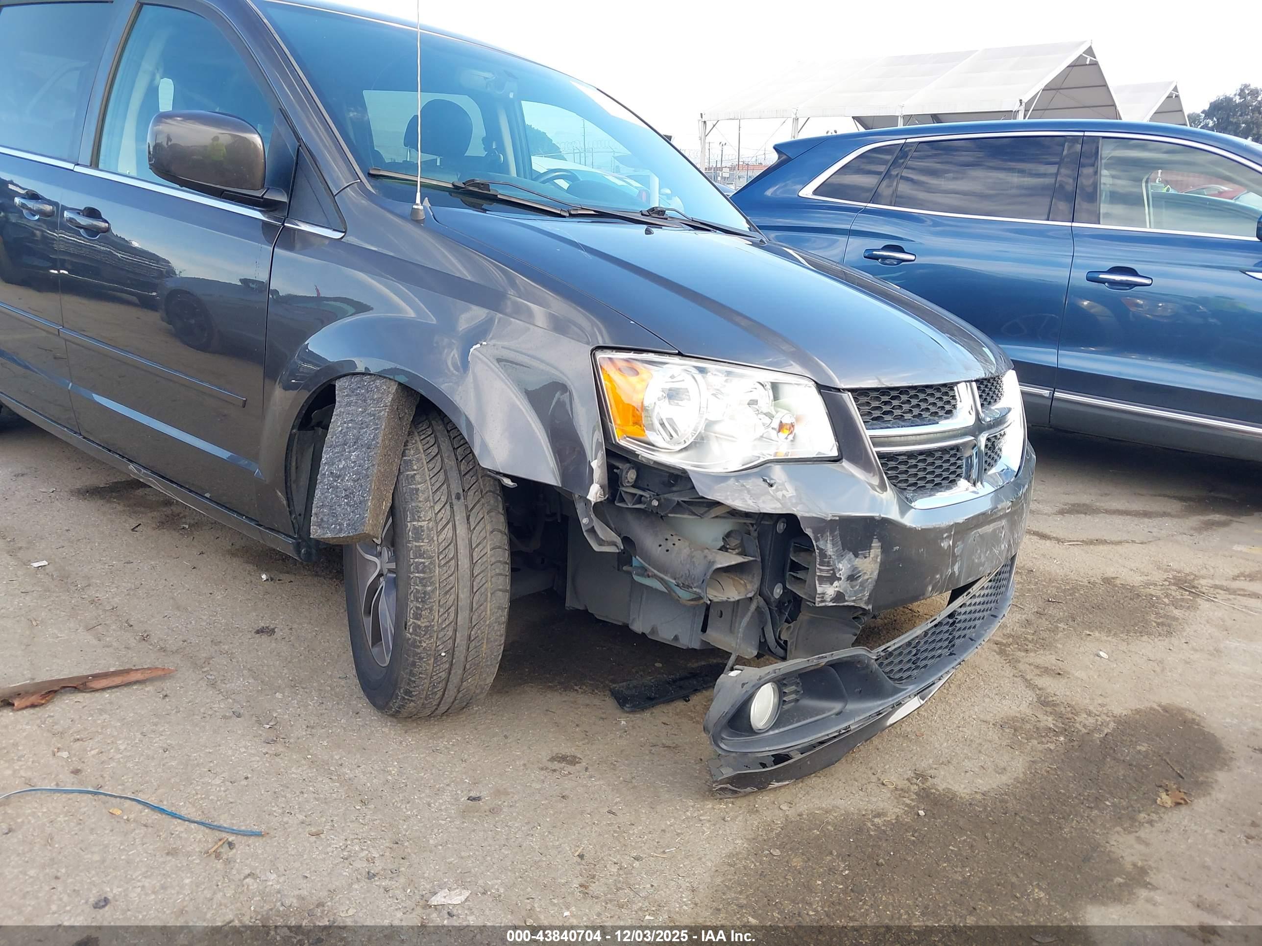 DODGE GRAND image 6