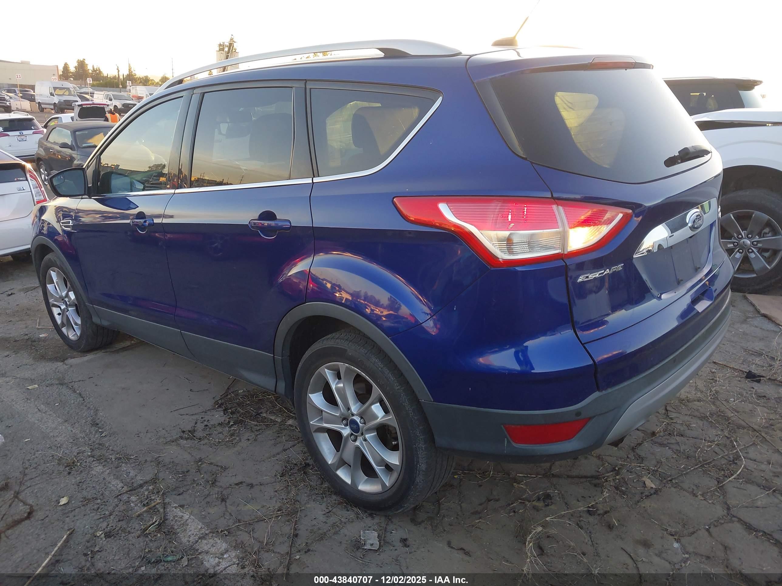 FORD ESCAPE image 3