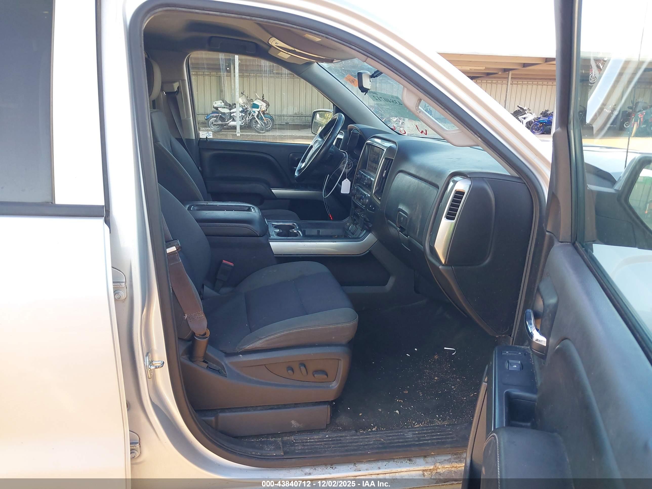 CHEVROLET SILVERADO image 5