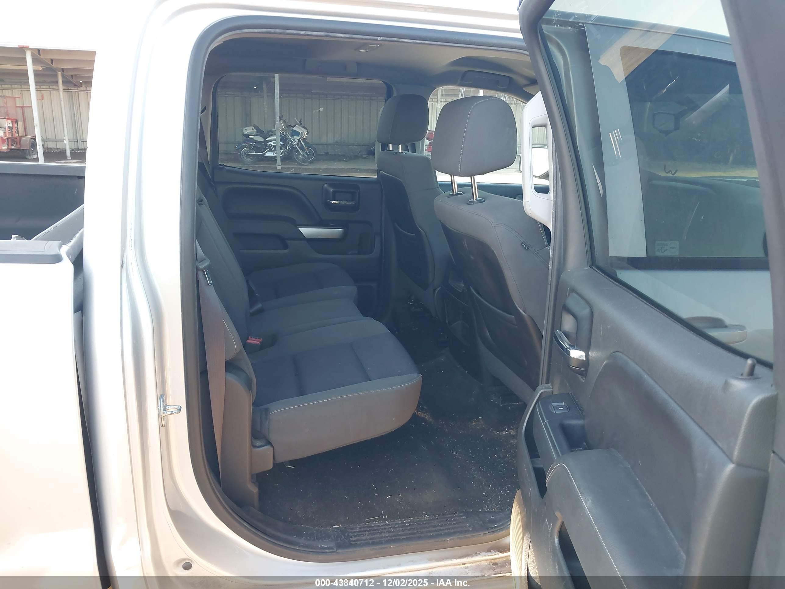 CHEVROLET SILVERADO image 8
