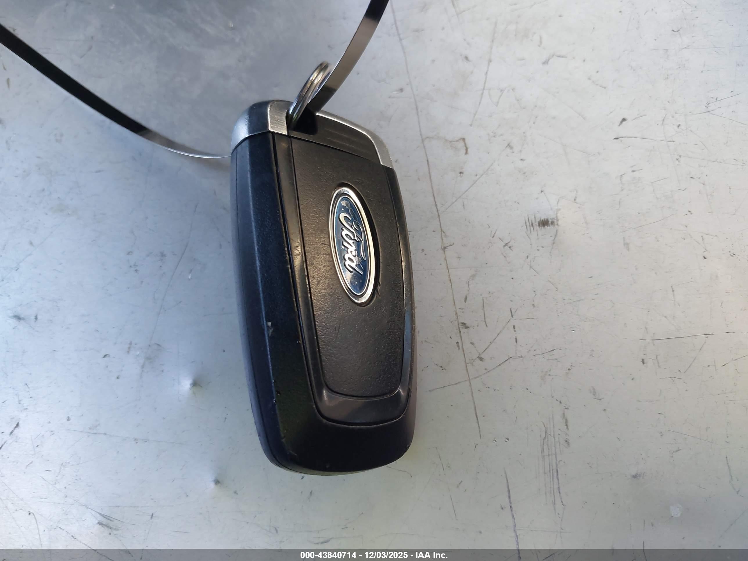 FORD FUSION image 11