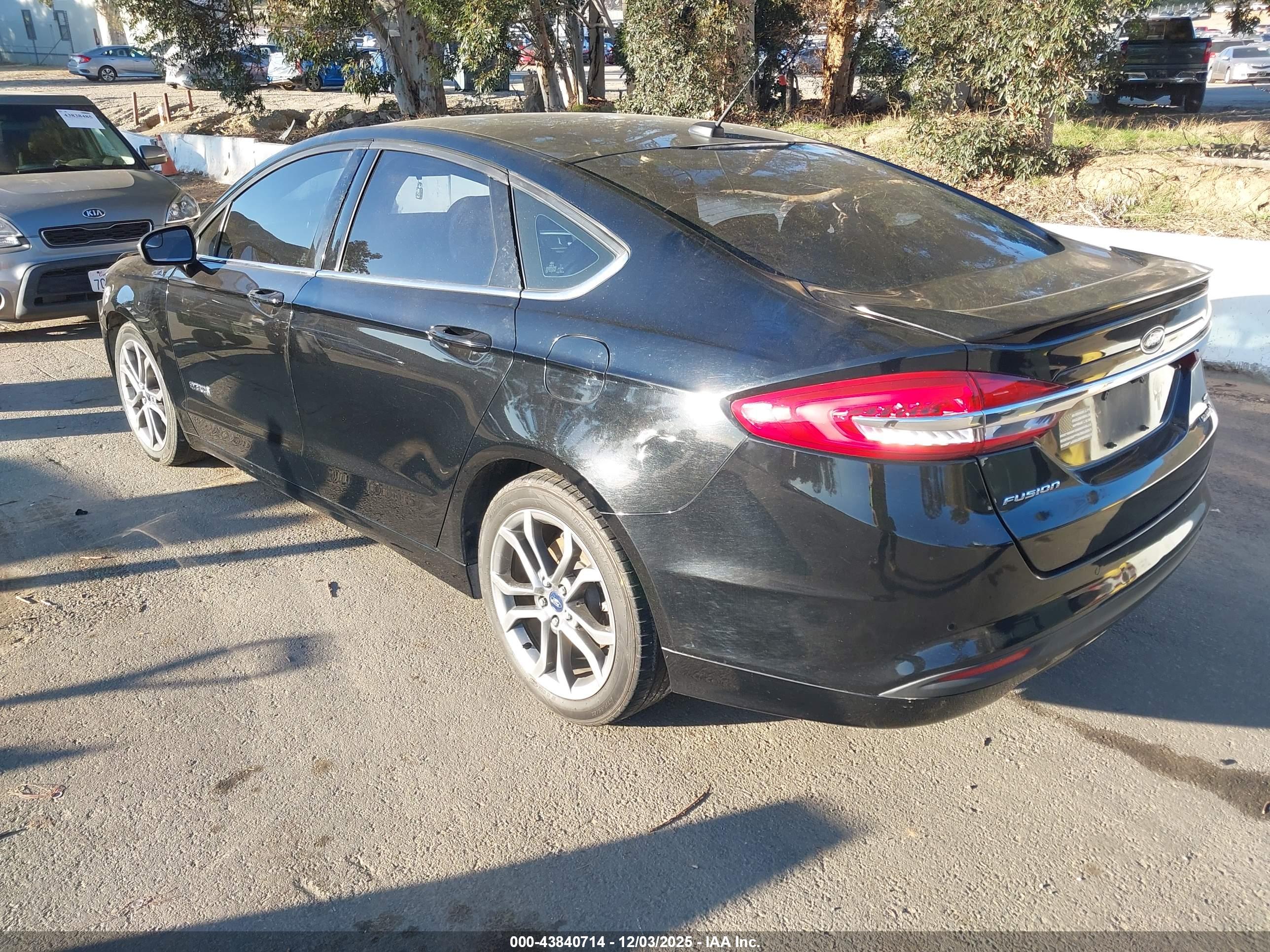 FORD FUSION image 3