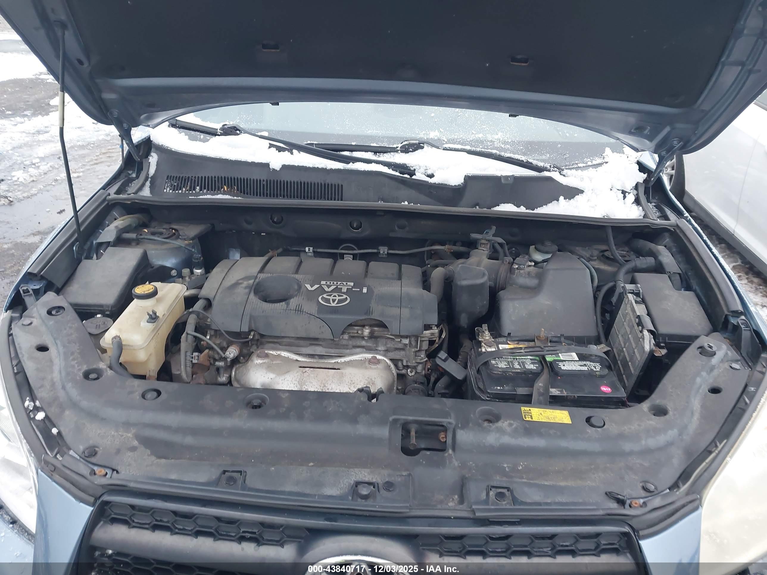 TOYOTA RAV4 image 10