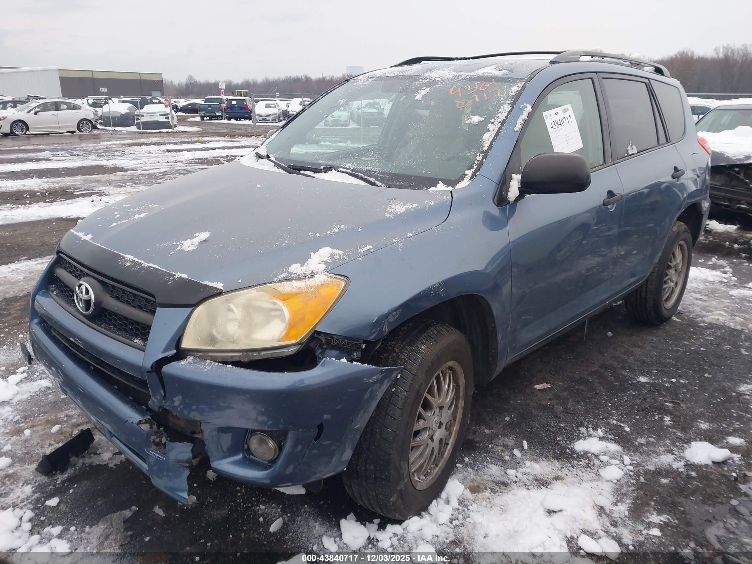 TOYOTA RAV4 image 2