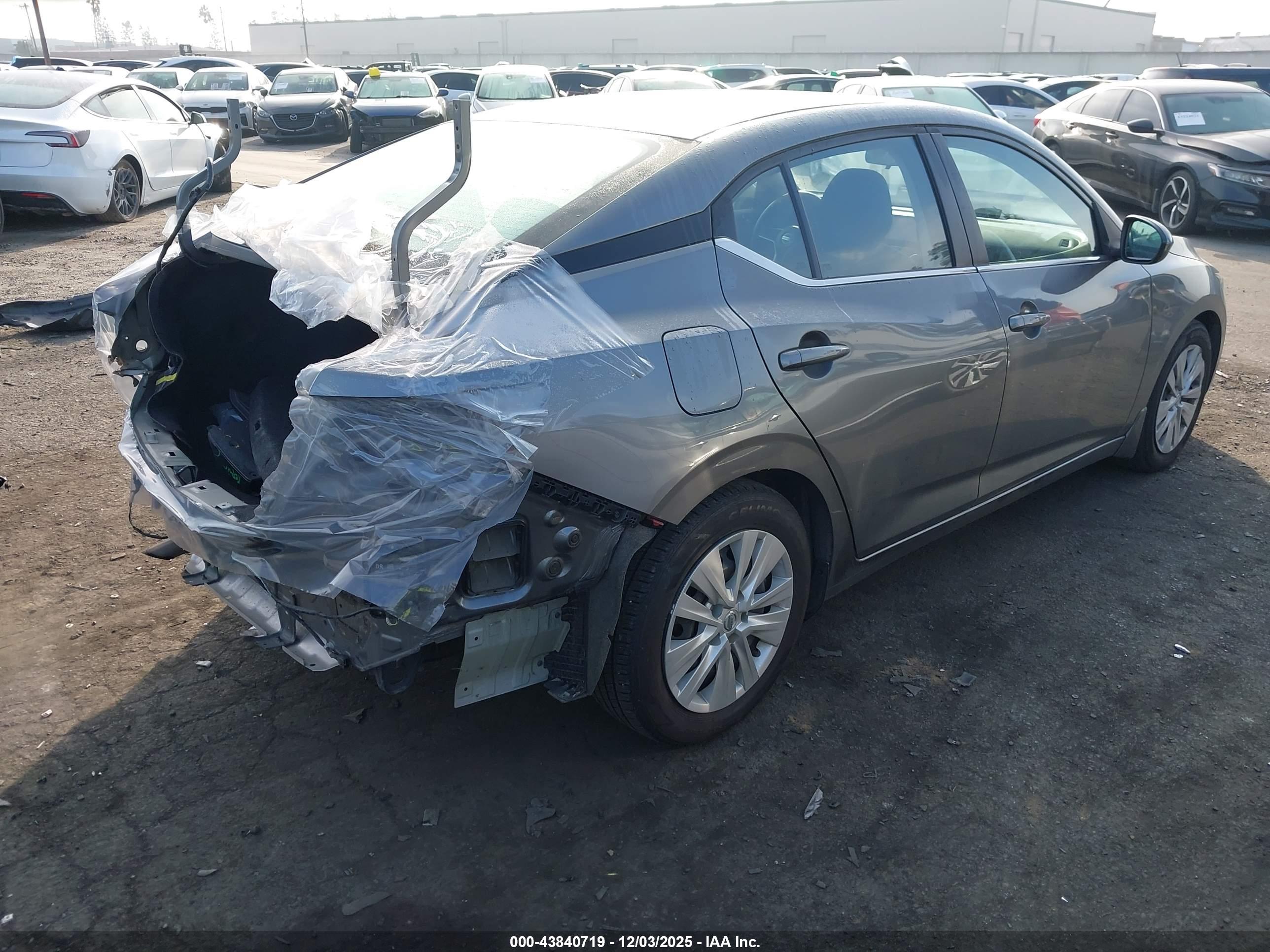 NISSAN SENTRA image 4