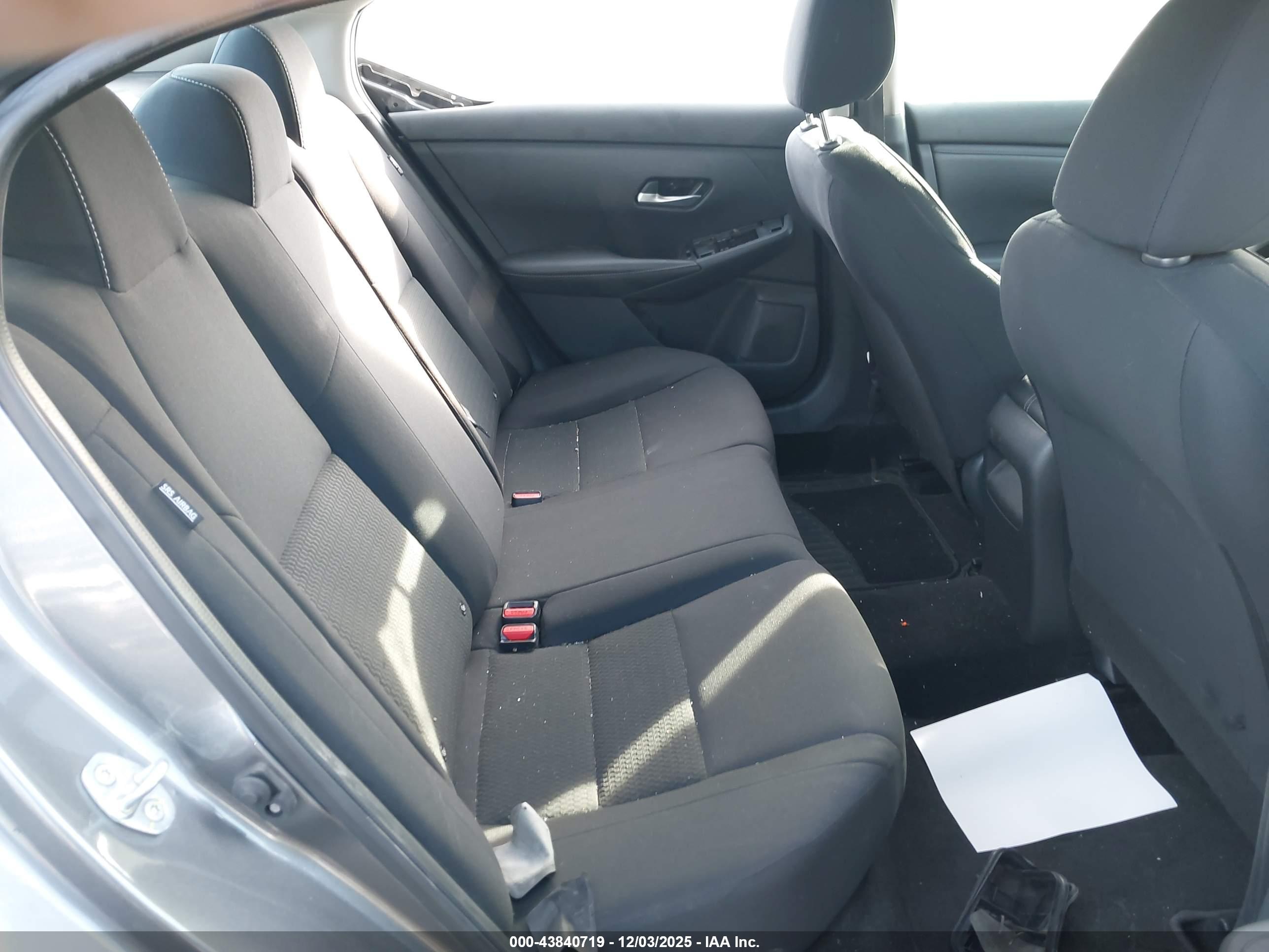 NISSAN SENTRA image 8