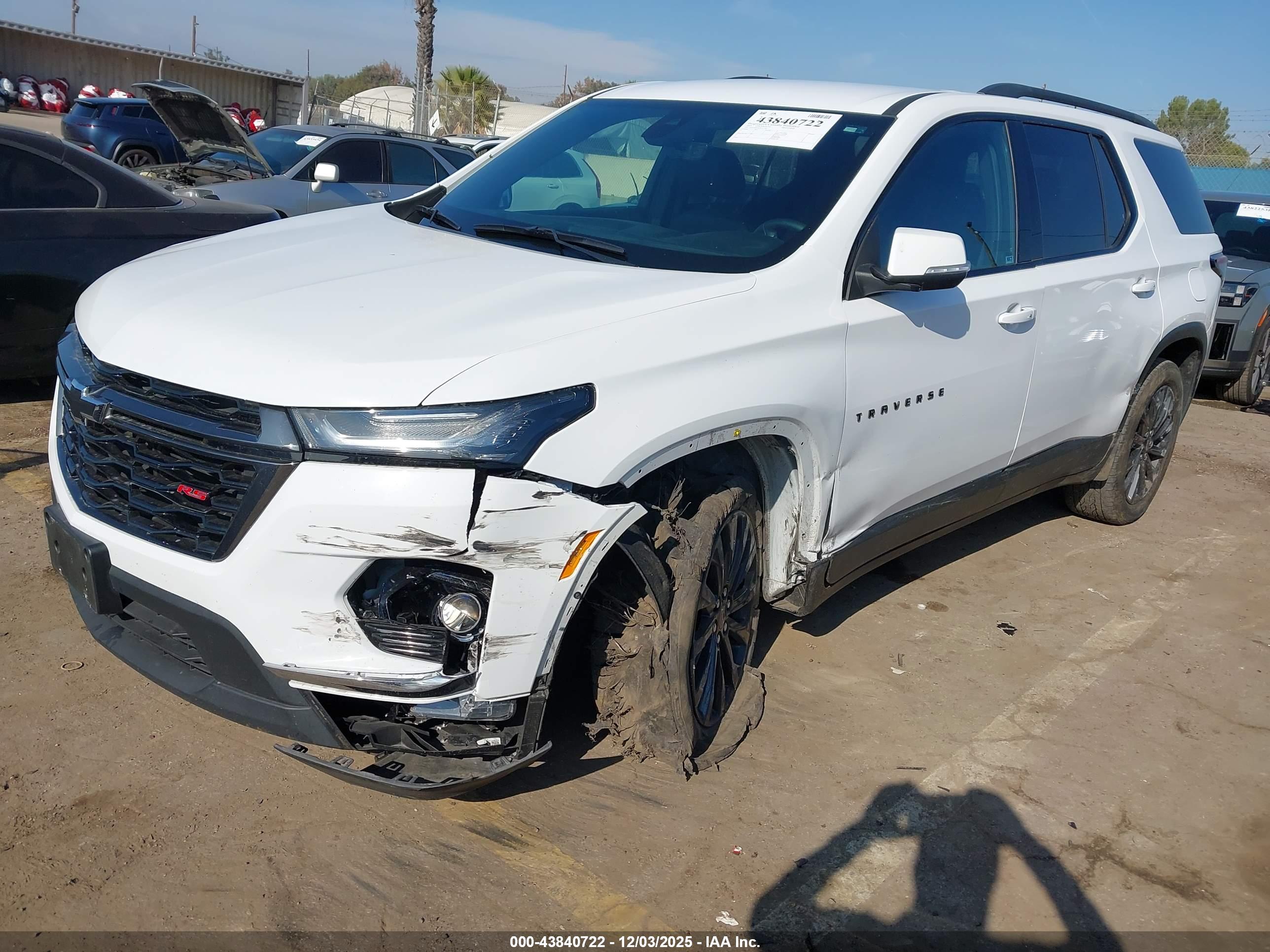 CHEVROLET TRAVERSE image 2