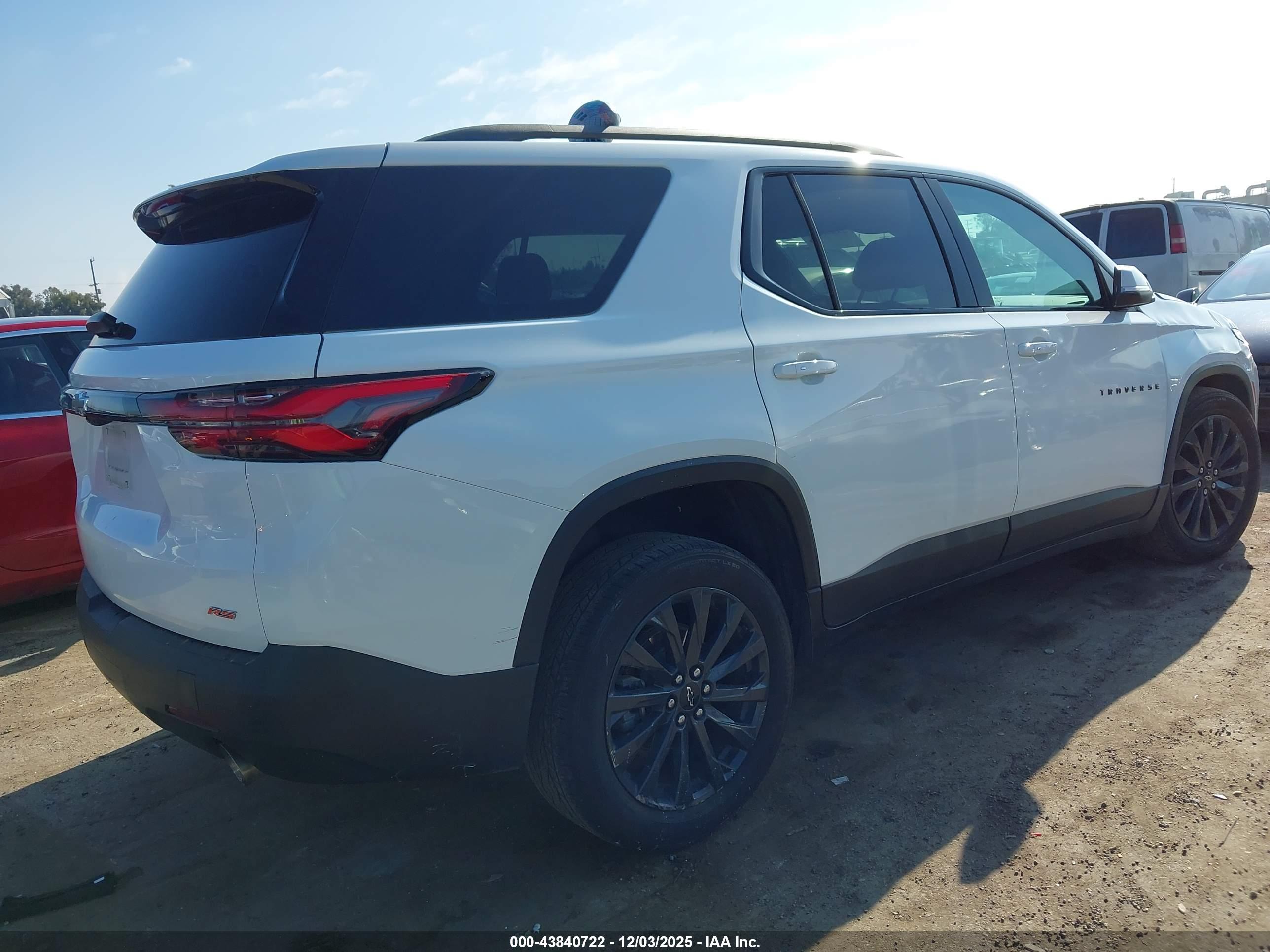 CHEVROLET TRAVERSE image 4