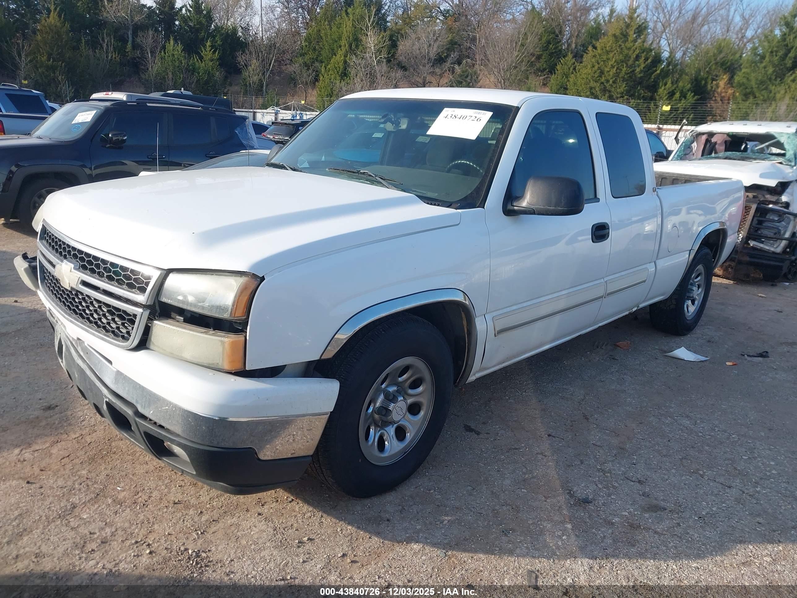 CHEVROLET SILVERADO image 2