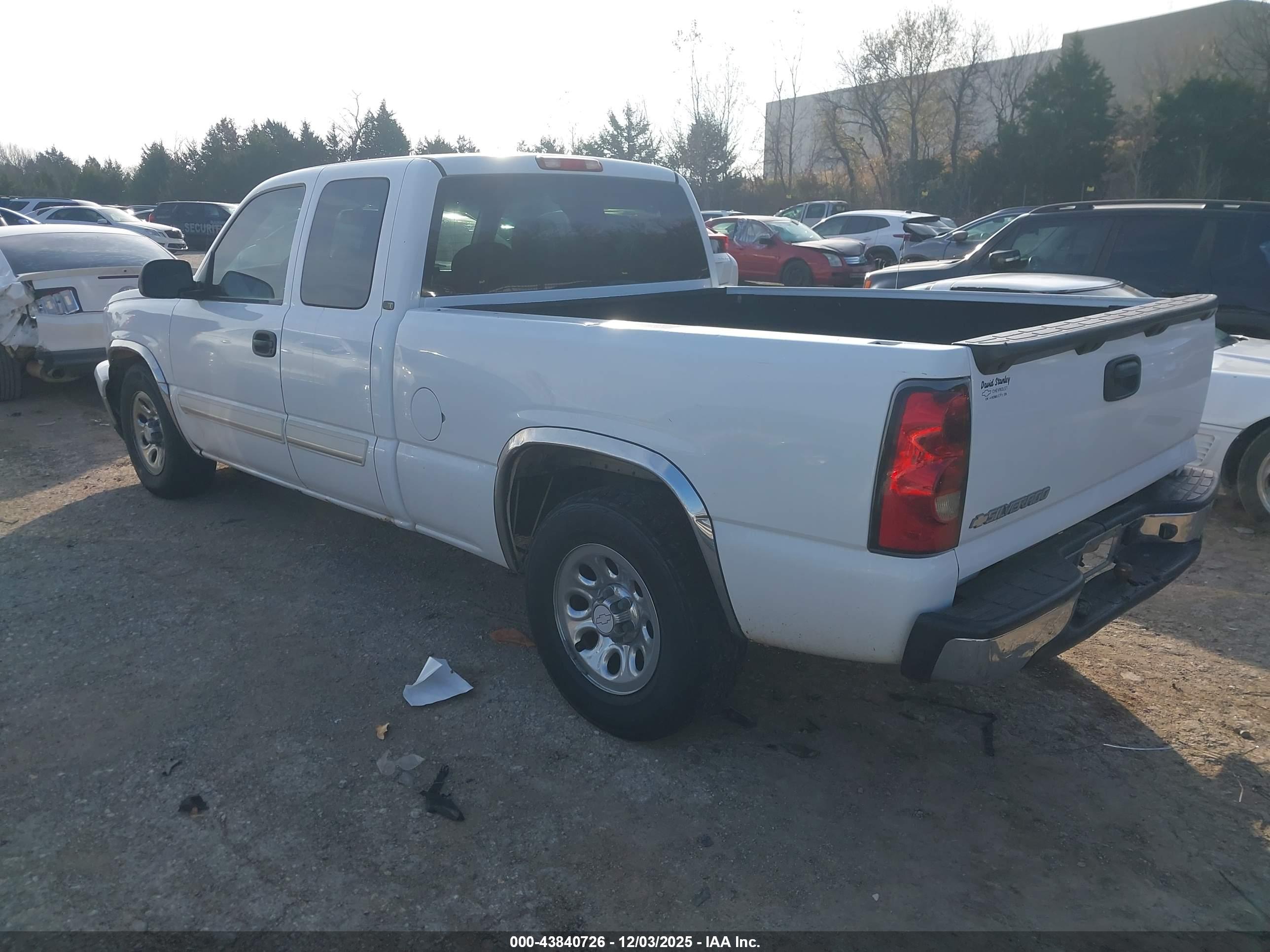 CHEVROLET SILVERADO image 3