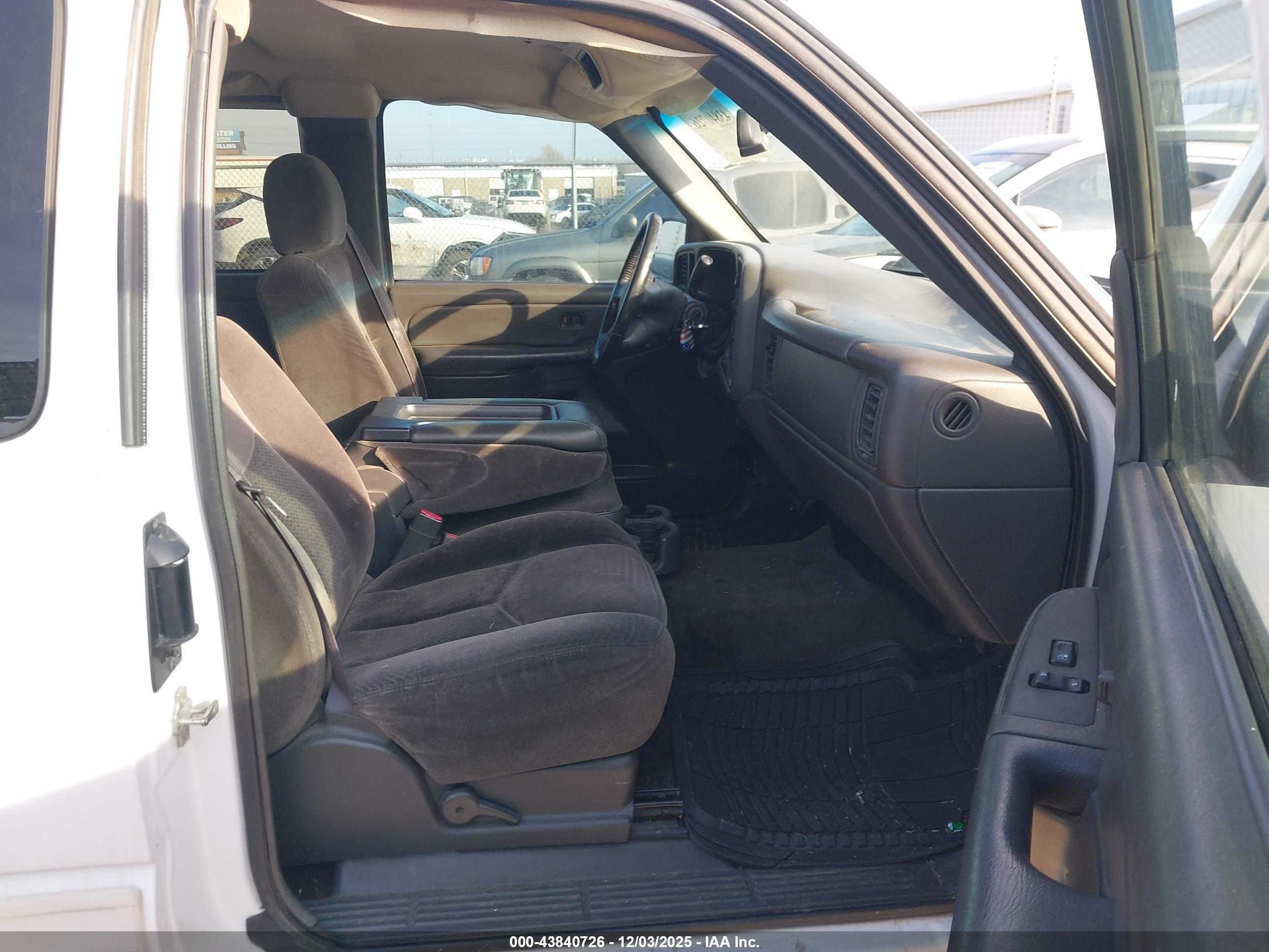 CHEVROLET SILVERADO image 5