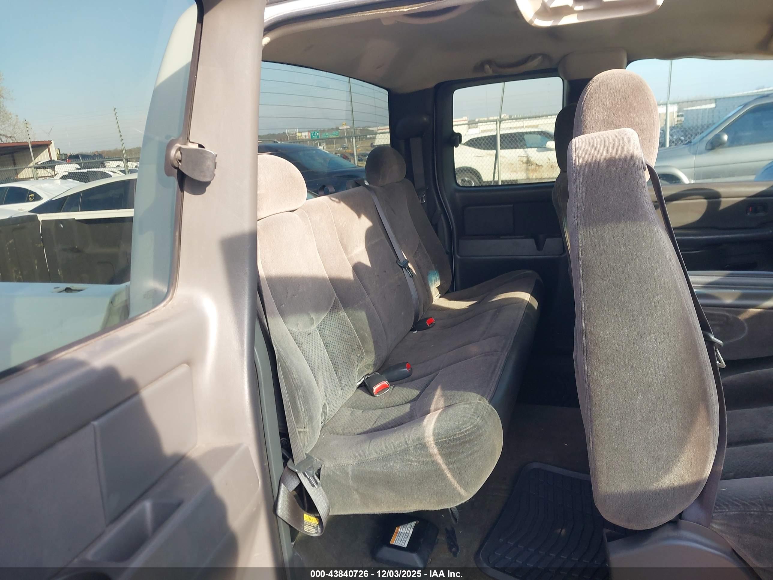 CHEVROLET SILVERADO image 8